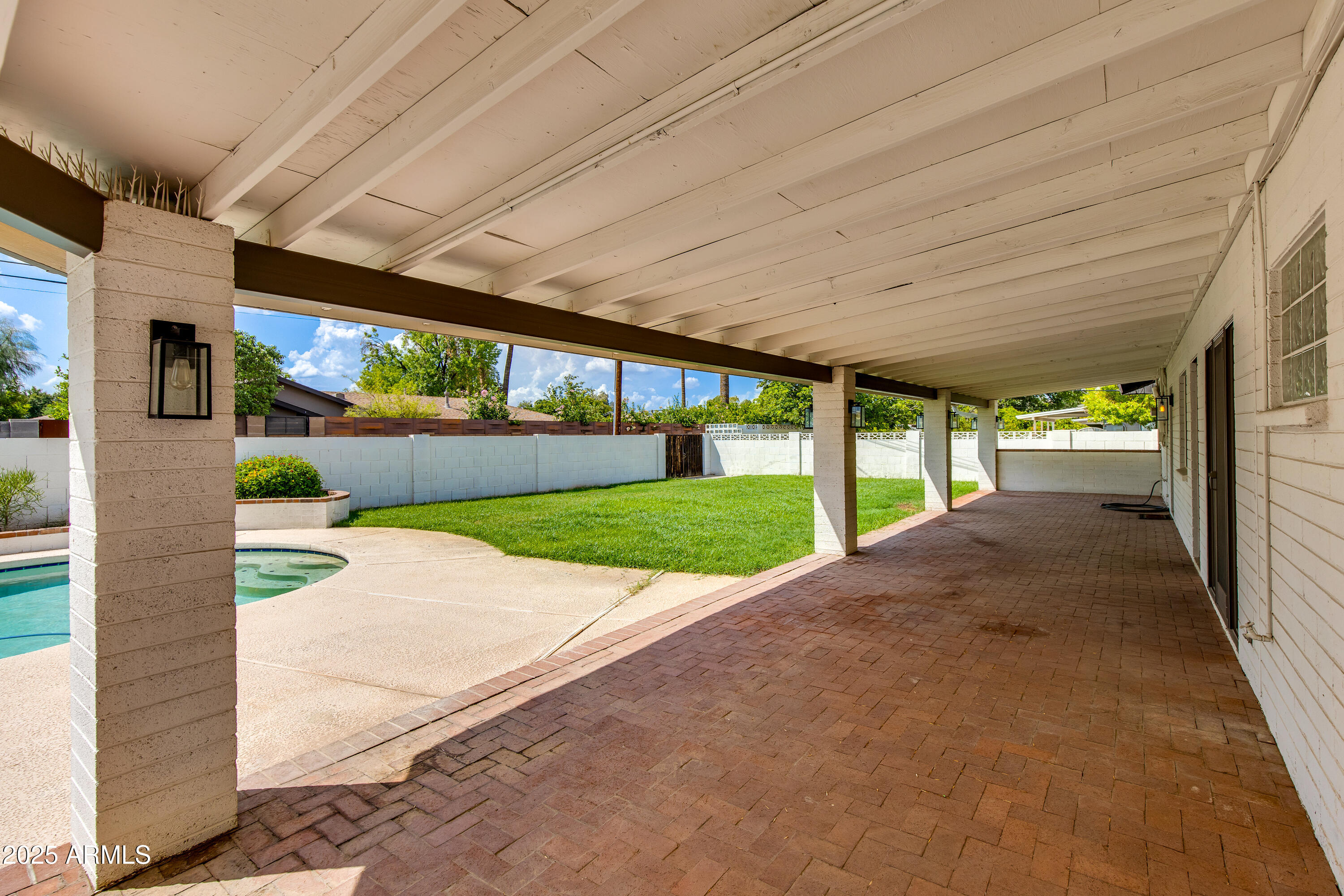 3309 E MONTECITO Avenue