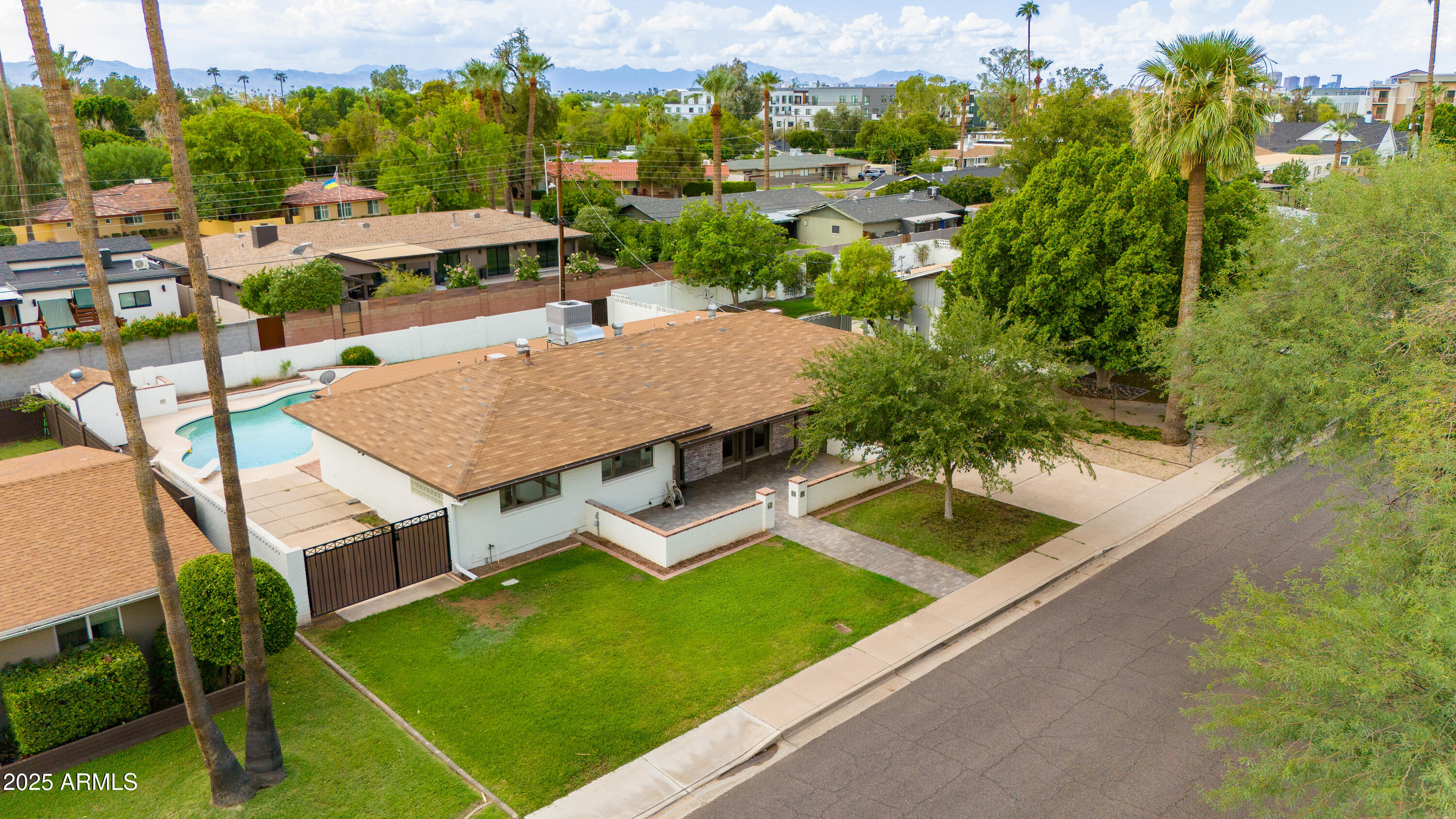 3309 E MONTECITO Avenue