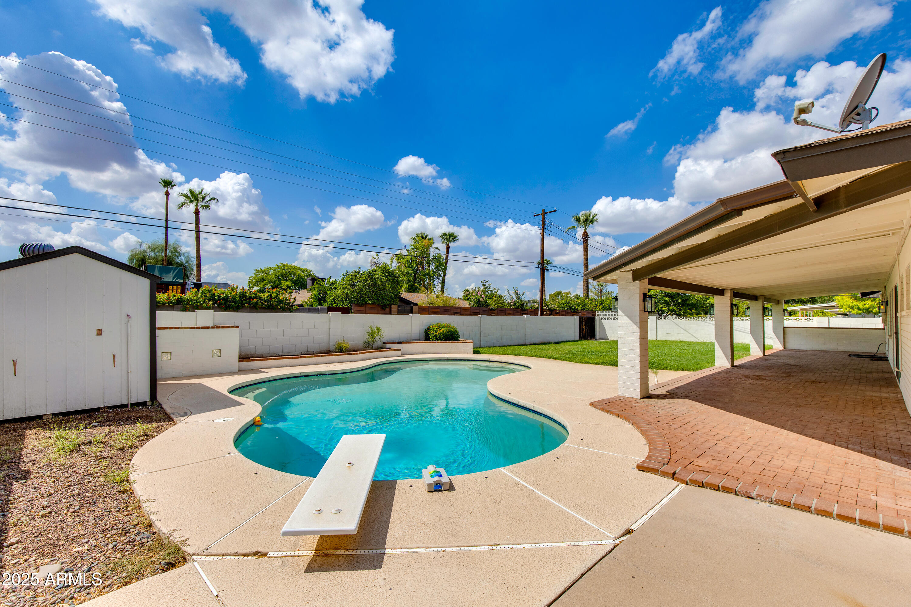 3309 E MONTECITO Avenue