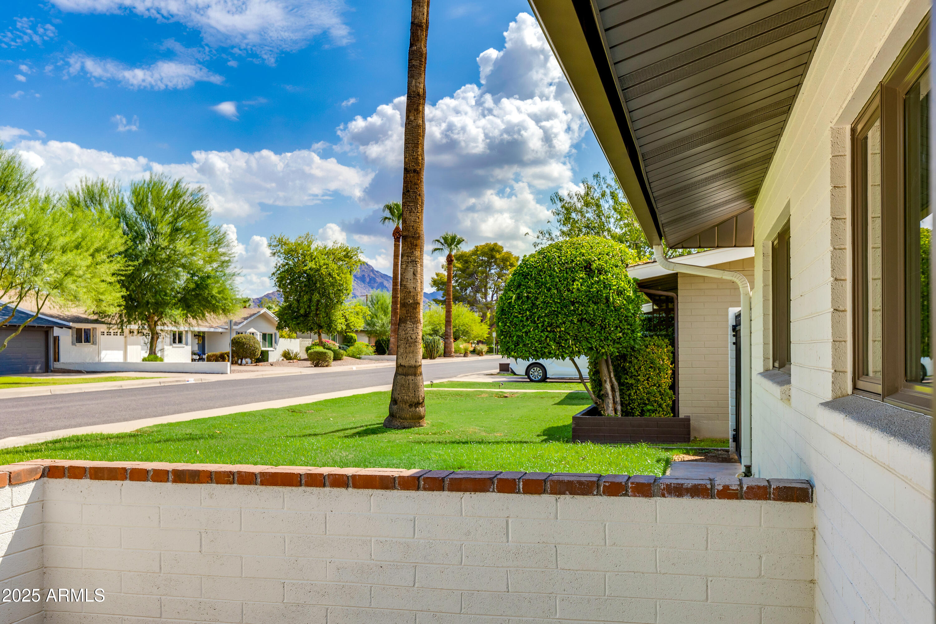 3309 E MONTECITO Avenue