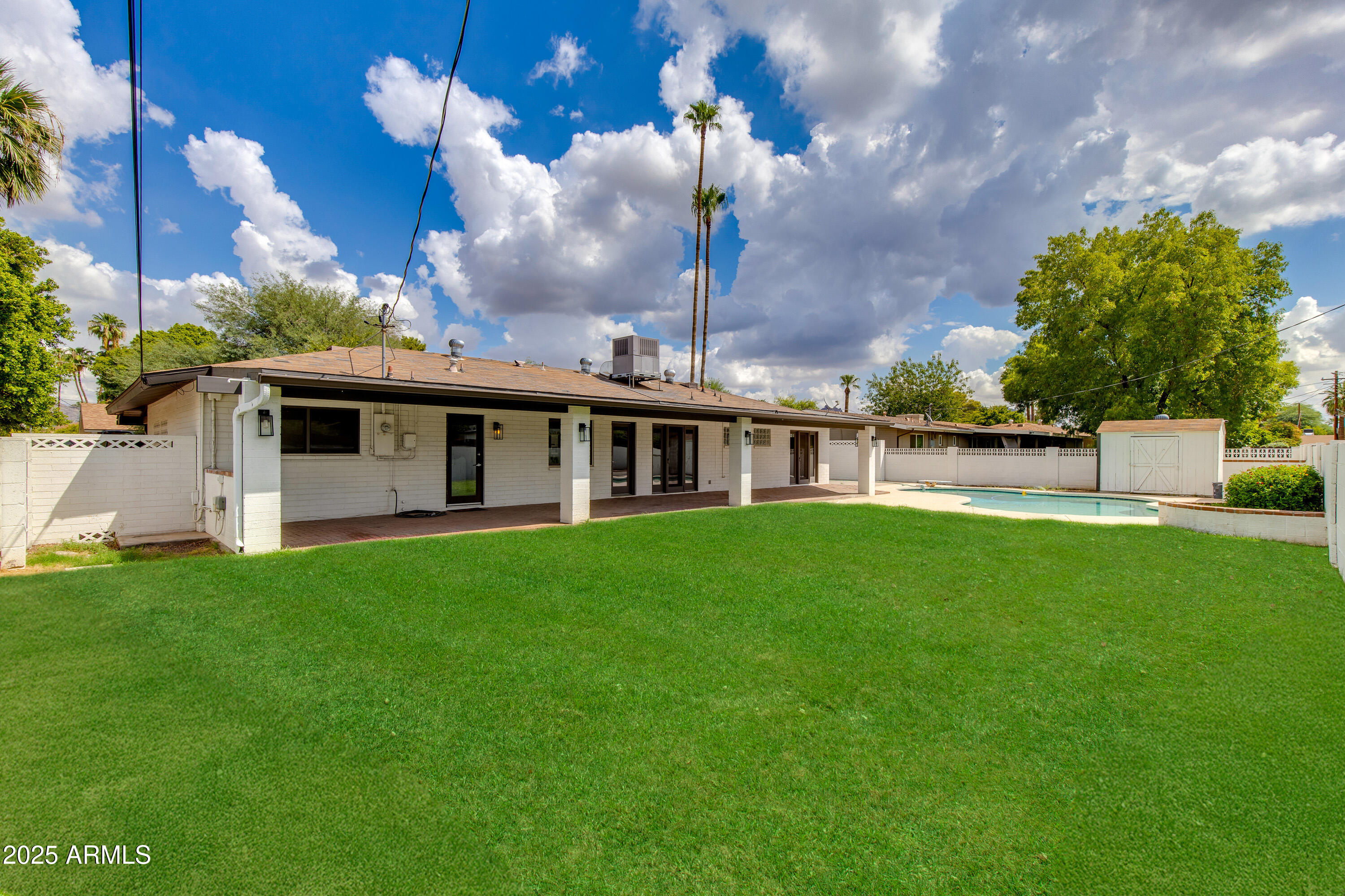 3309 E MONTECITO Avenue