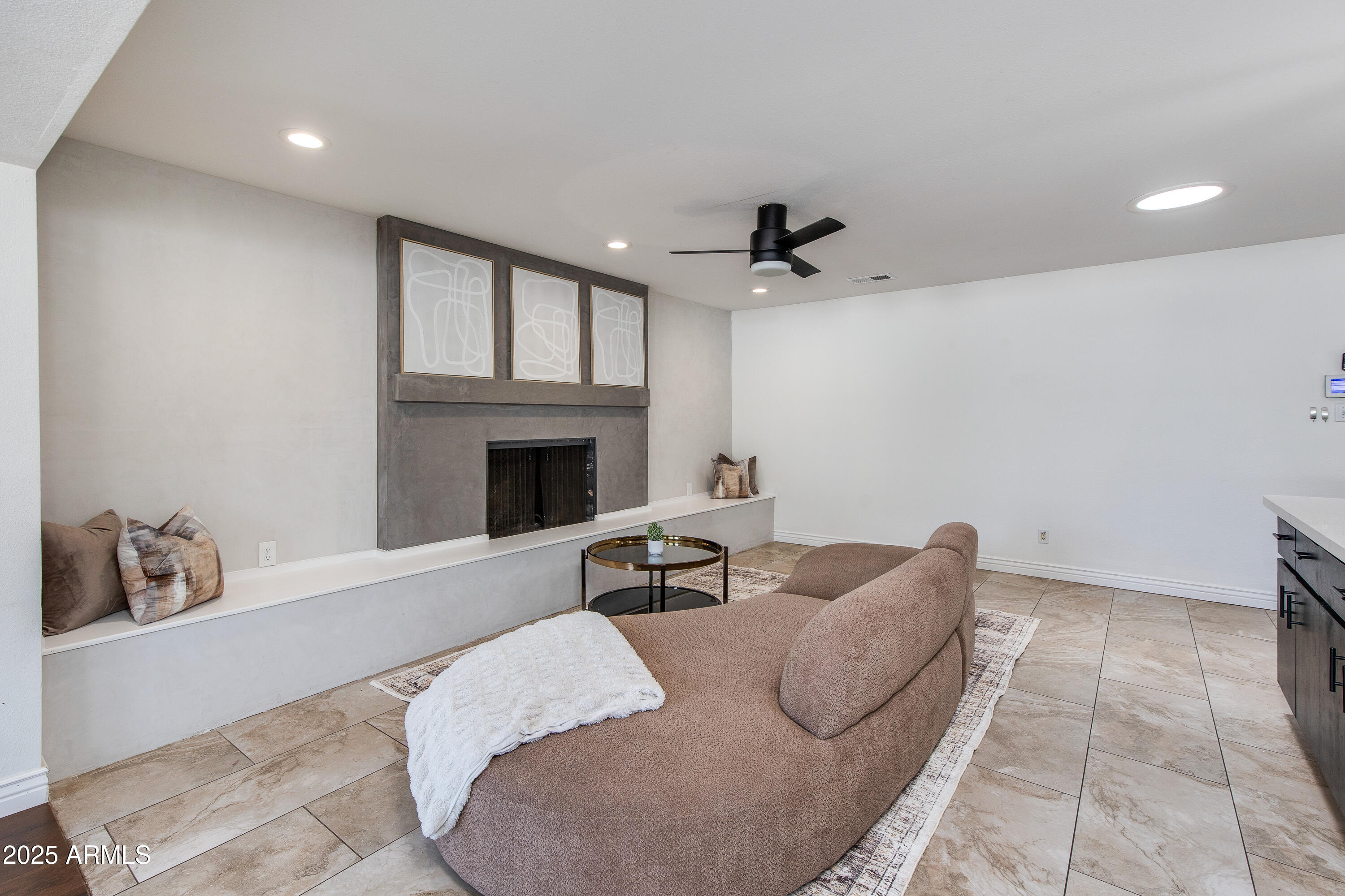 1638 W NORTHERN Avenue