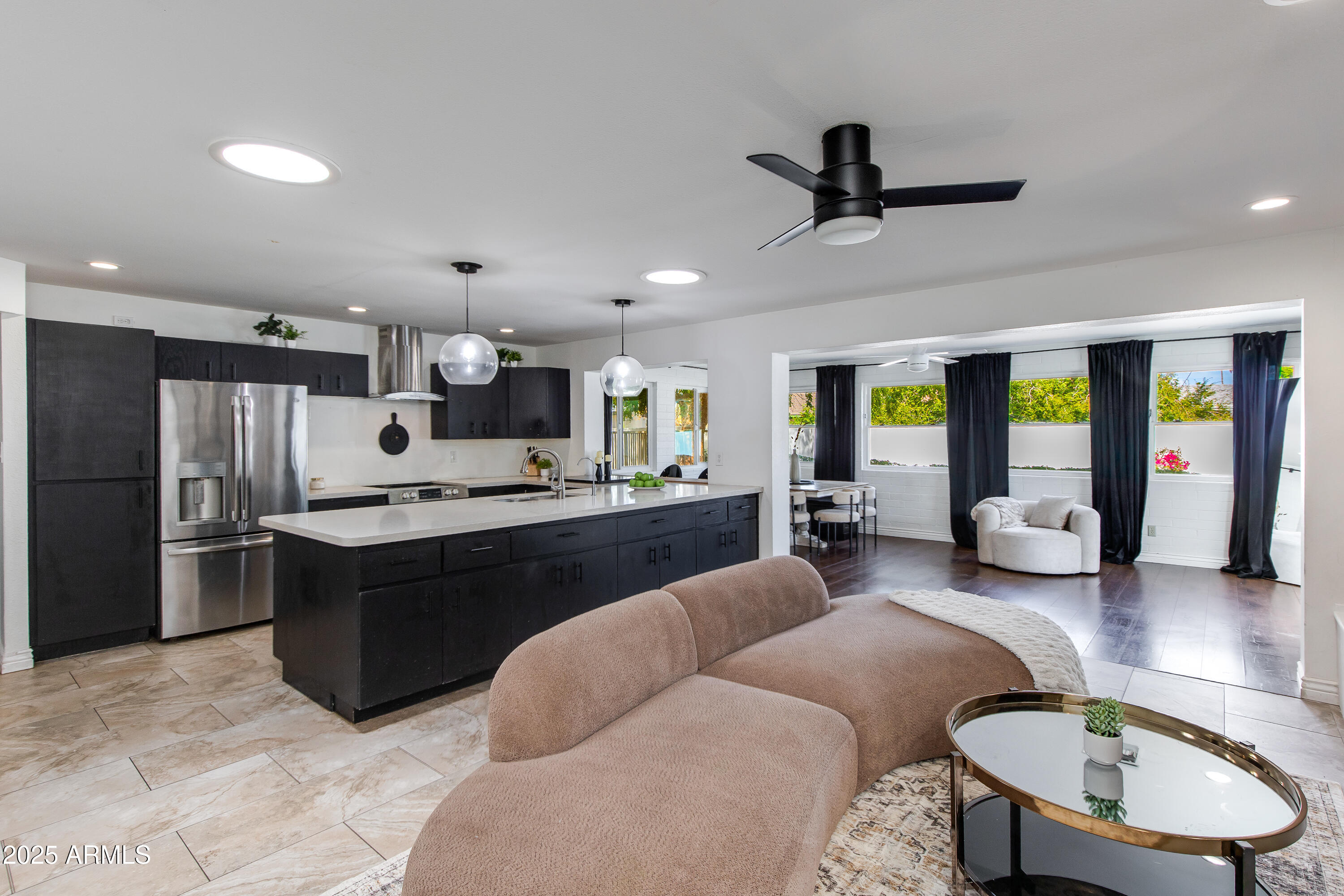 1638 W NORTHERN Avenue