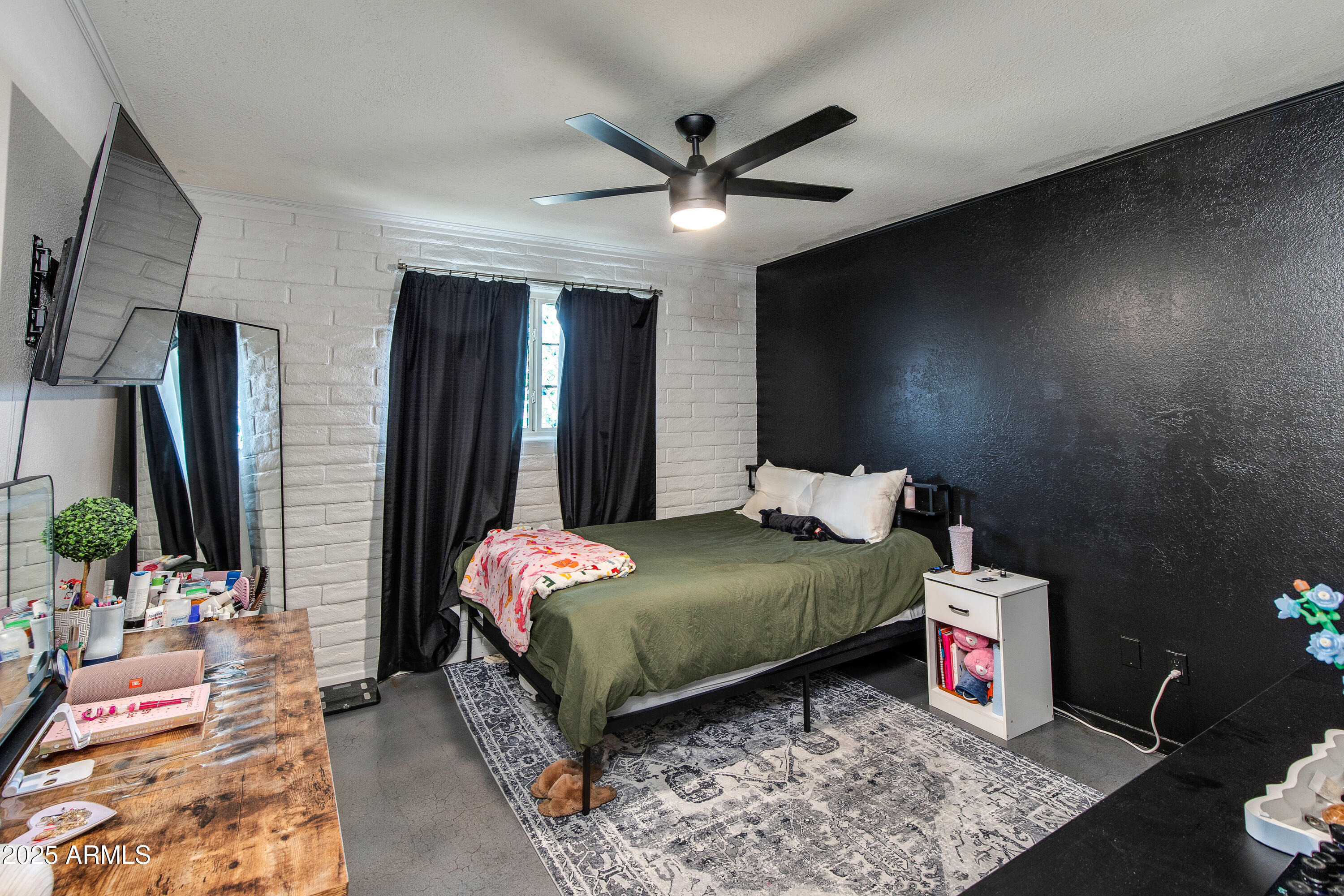 1638 W NORTHERN Avenue