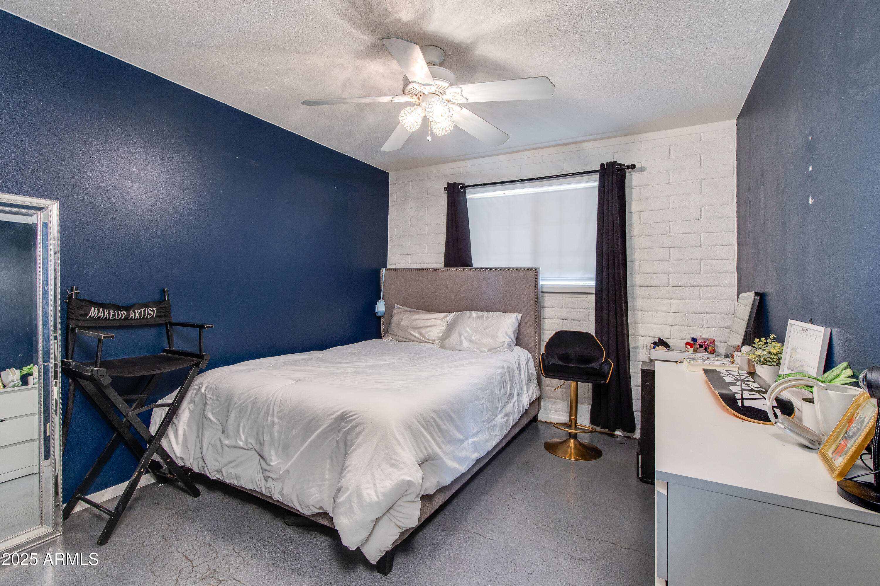 1638 W NORTHERN Avenue