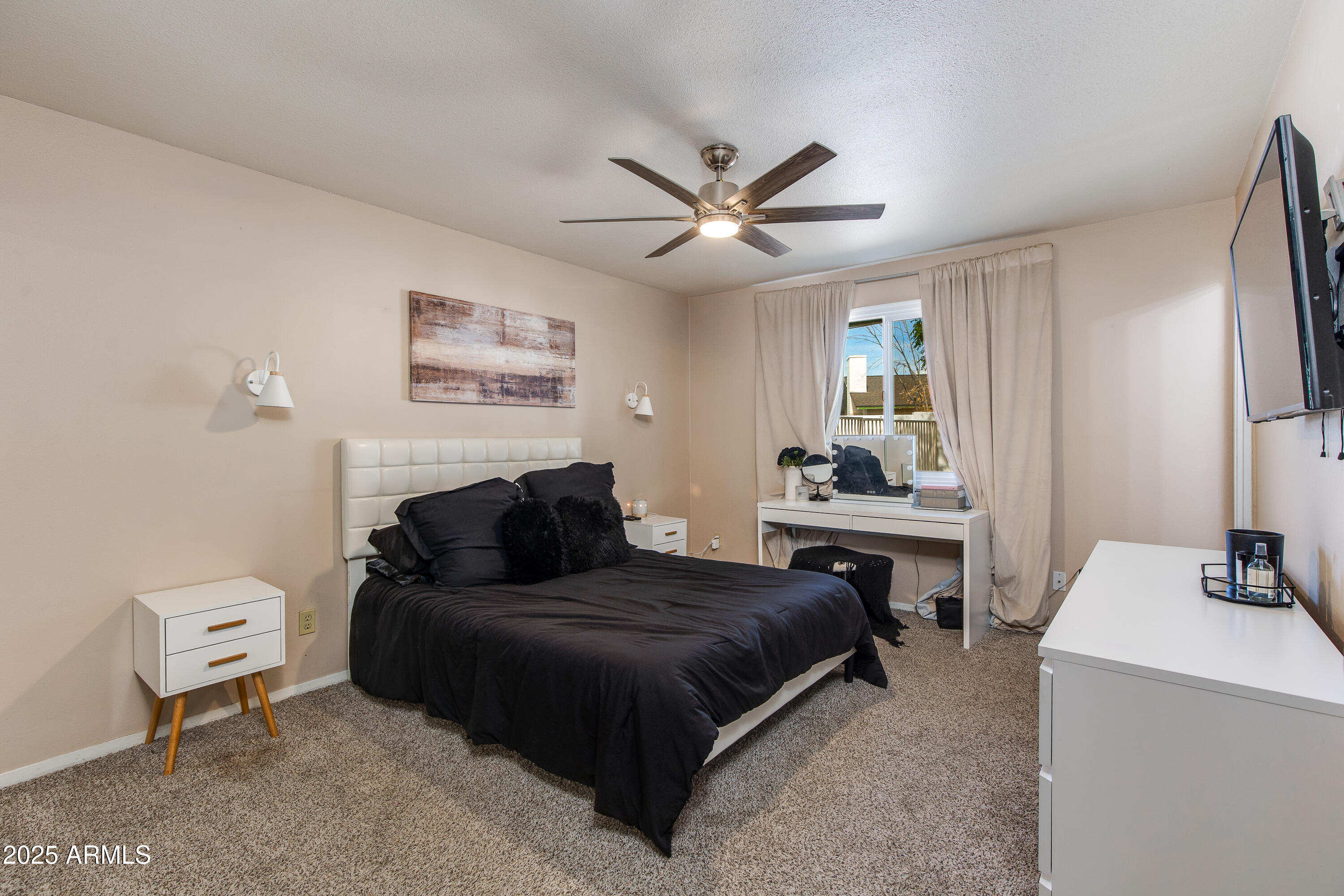 1638 W NORTHERN Avenue