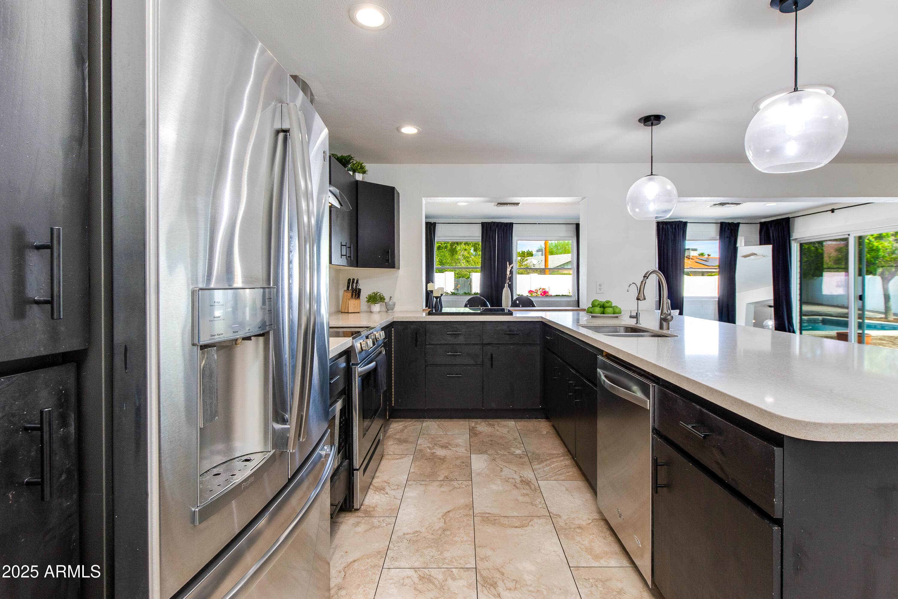 1638 W NORTHERN Avenue