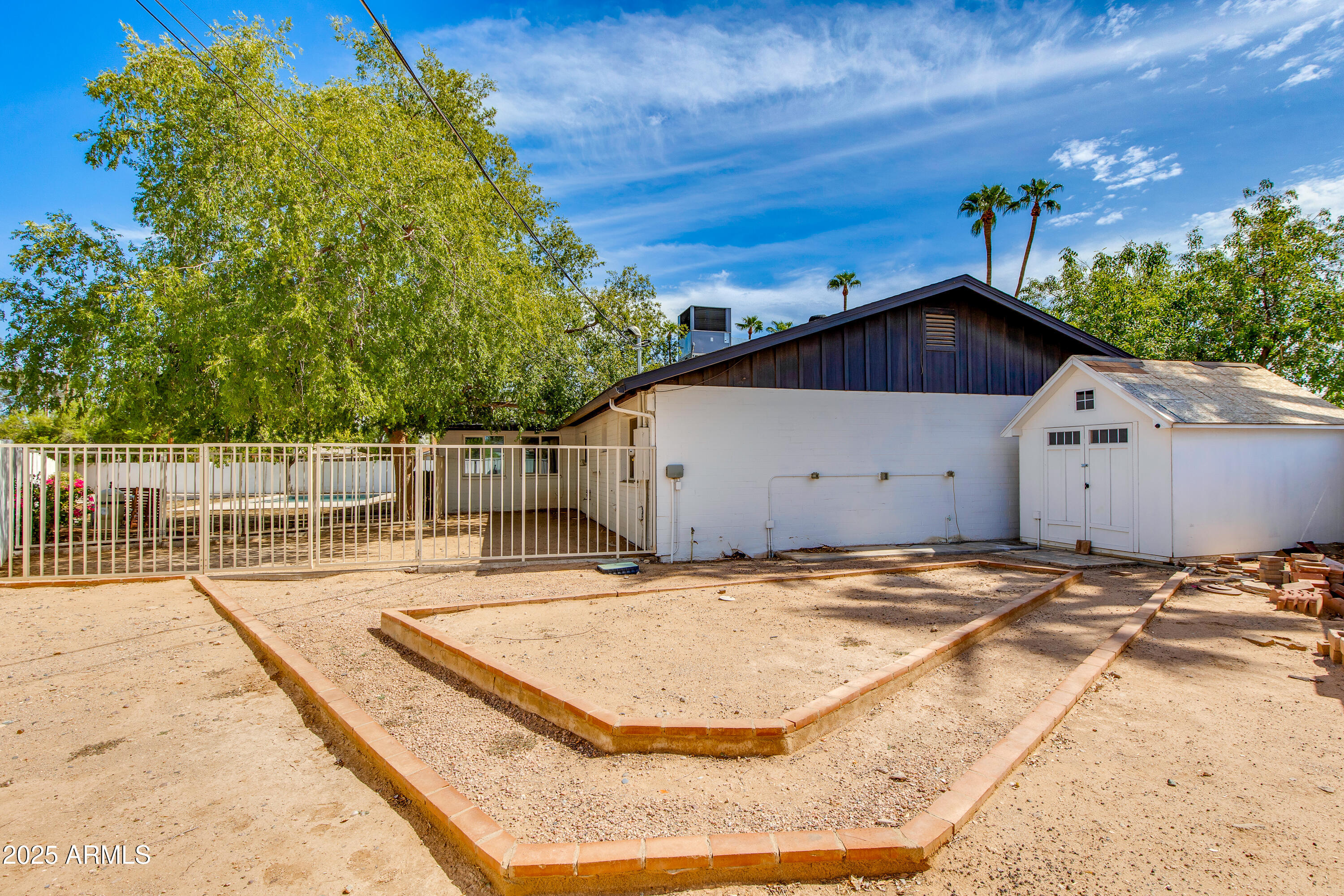 1638 W NORTHERN Avenue