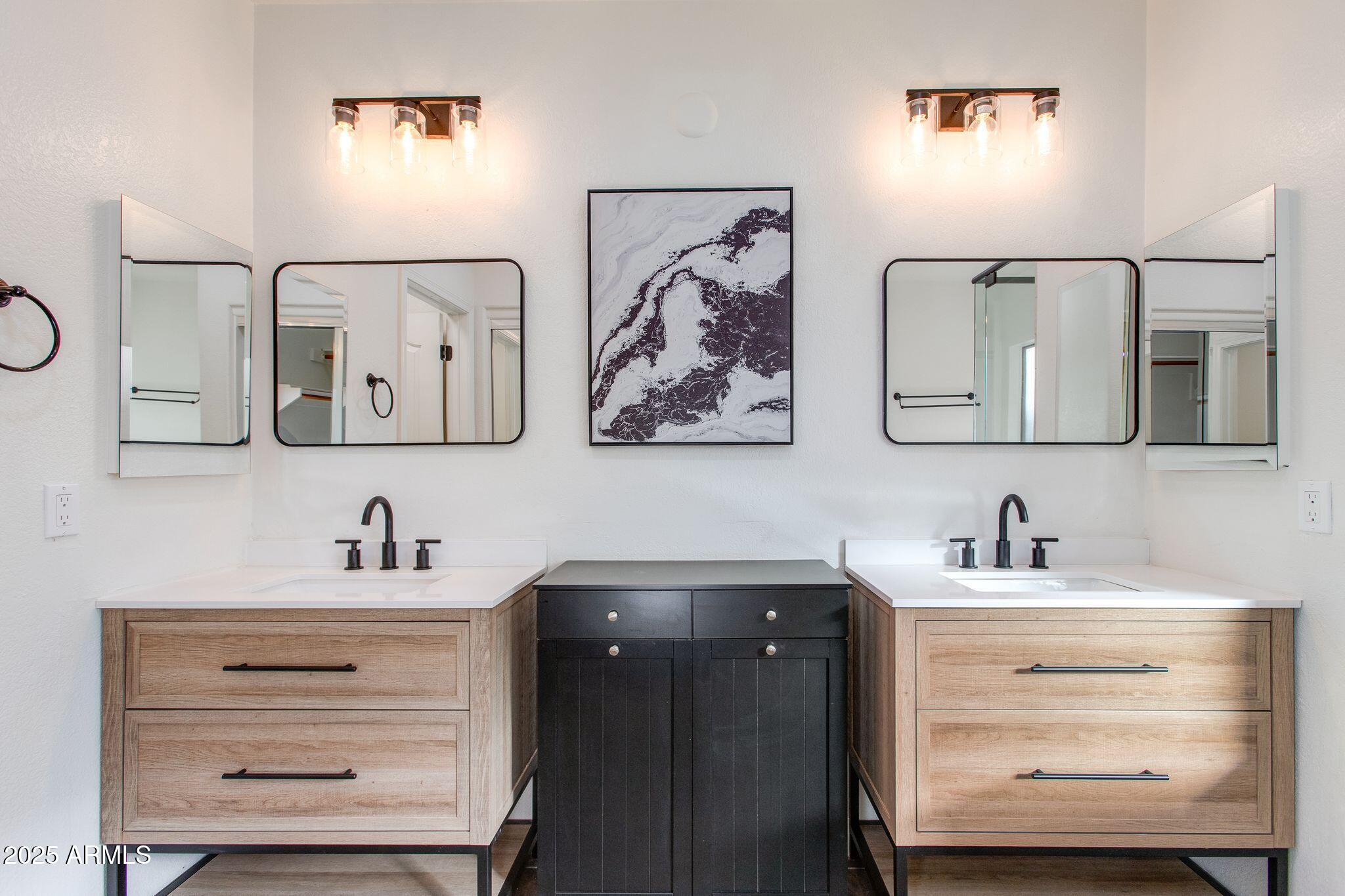 5513 E GROVERS Avenue