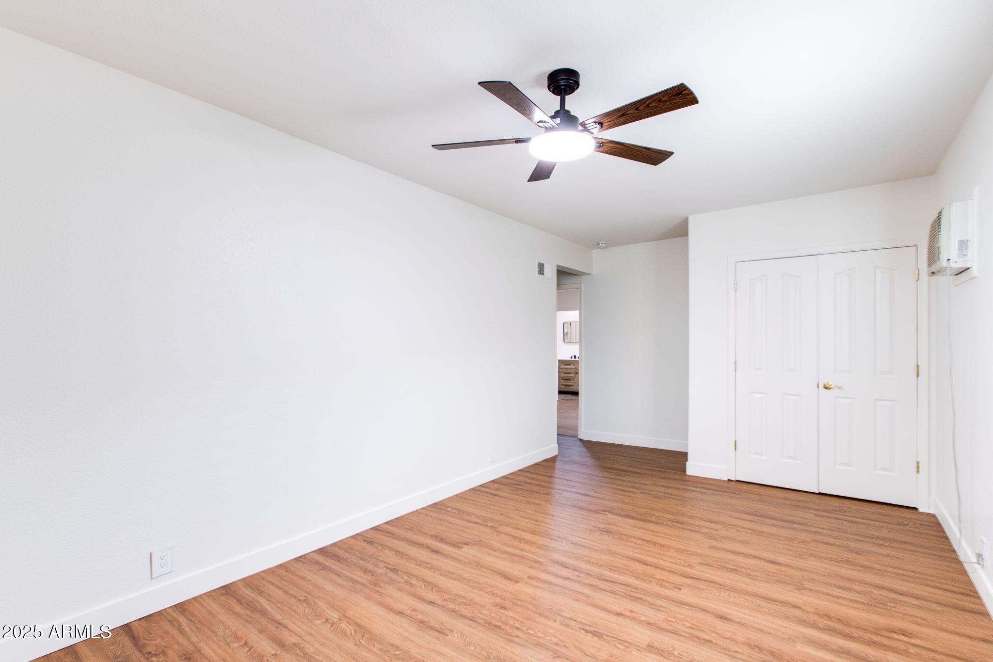 5513 E GROVERS Avenue