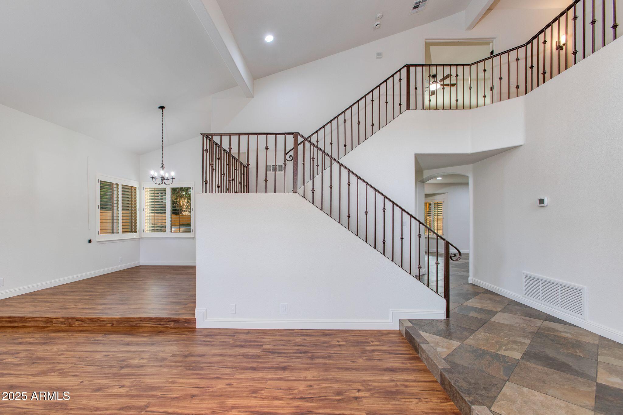 5513 E GROVERS Avenue