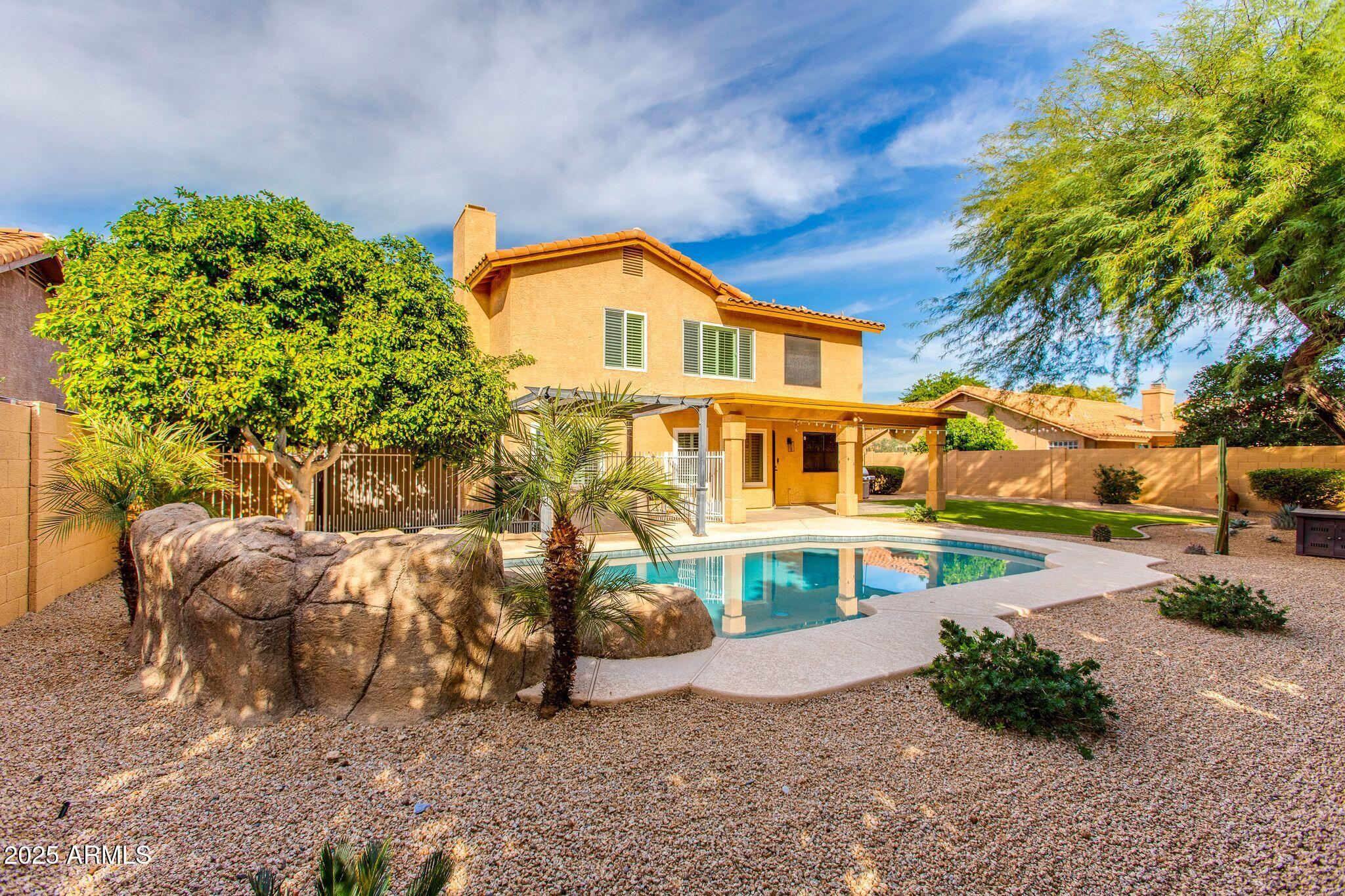 5513 E GROVERS Avenue