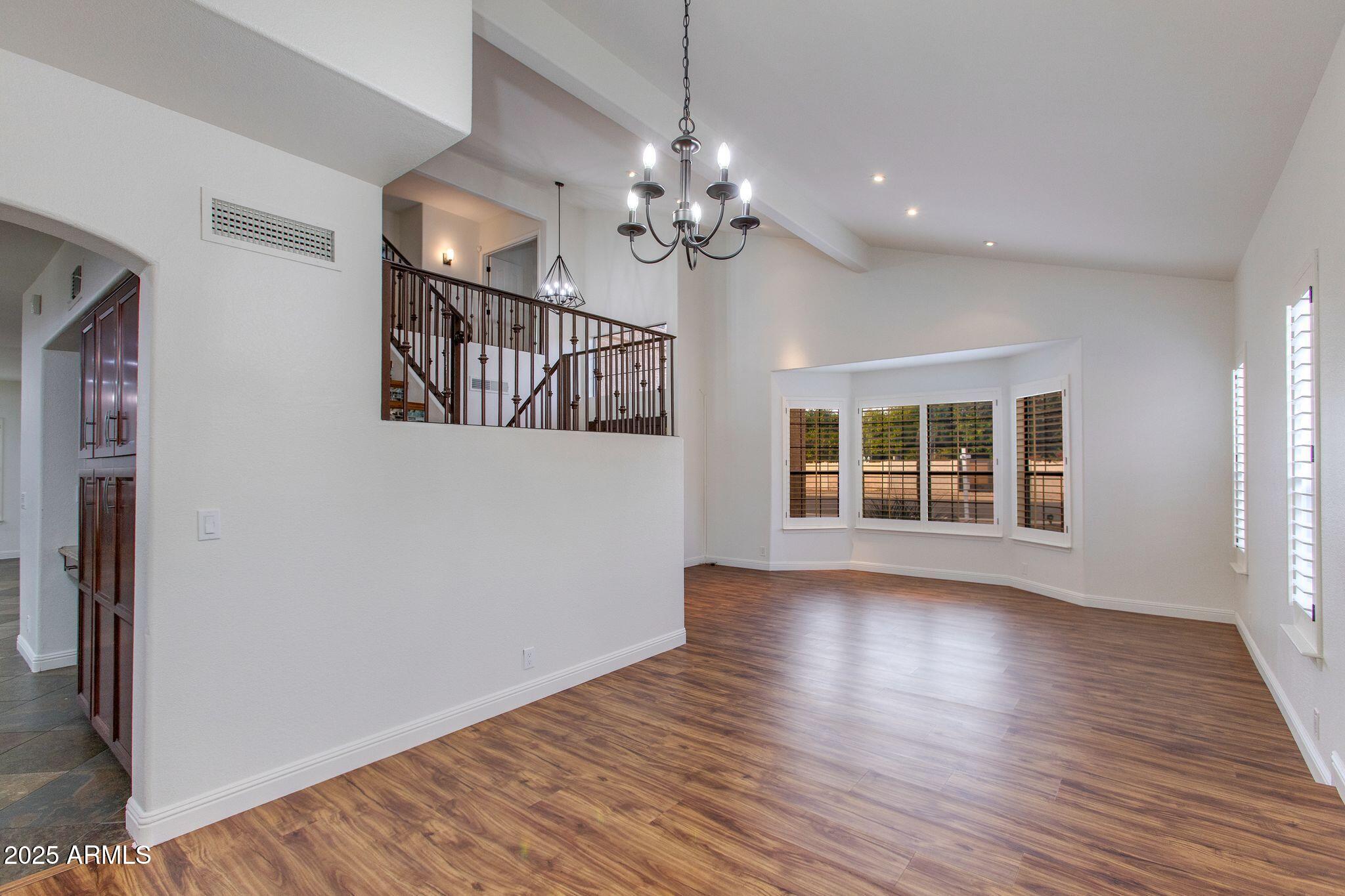 5513 E GROVERS Avenue