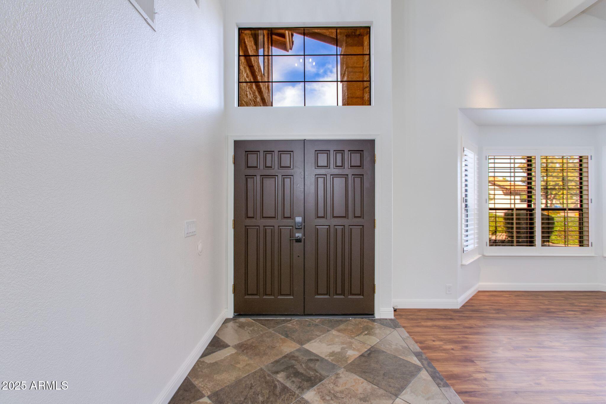 5513 E GROVERS Avenue