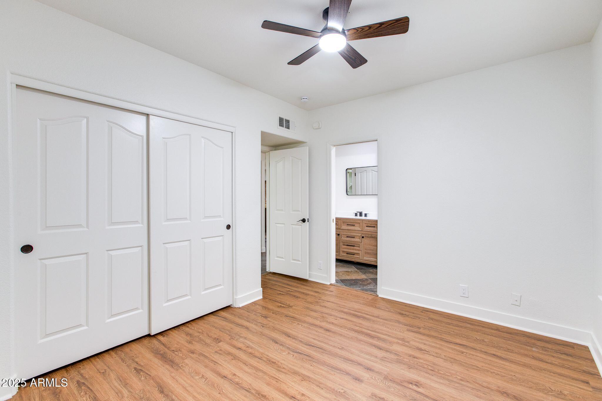 5513 E GROVERS Avenue