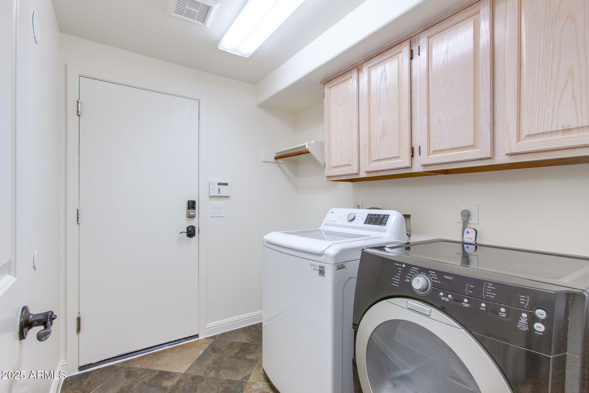 5513 E GROVERS Avenue