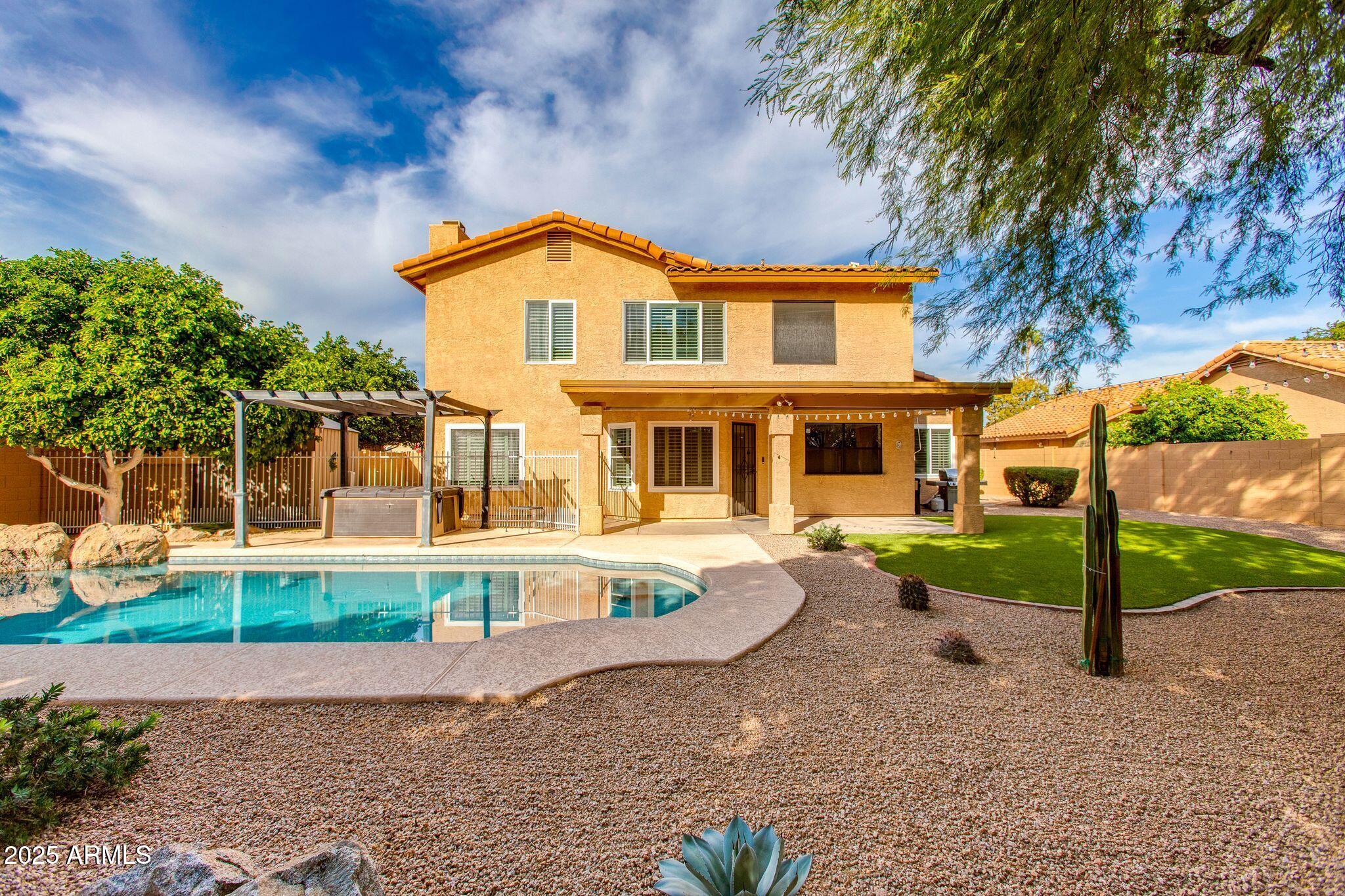 5513 E GROVERS Avenue