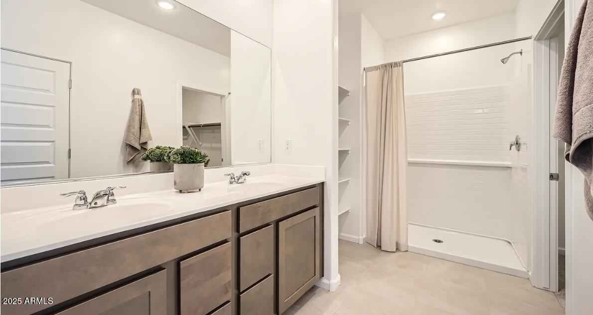 9533 W FLOWER Street