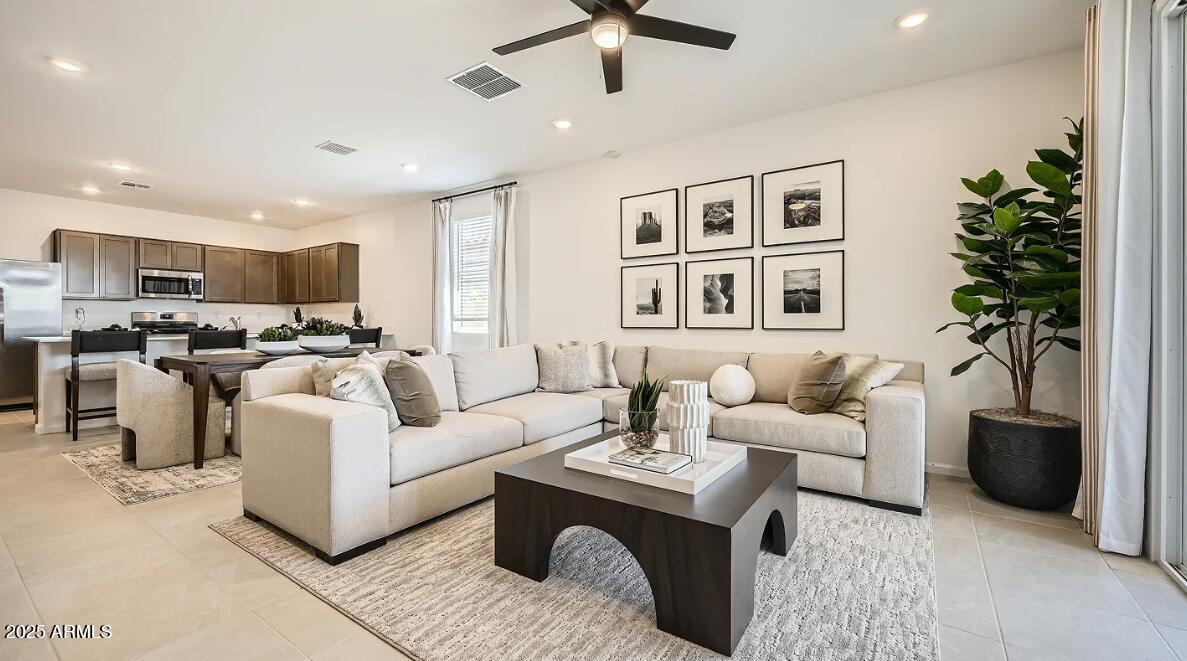 9533 W FLOWER Street