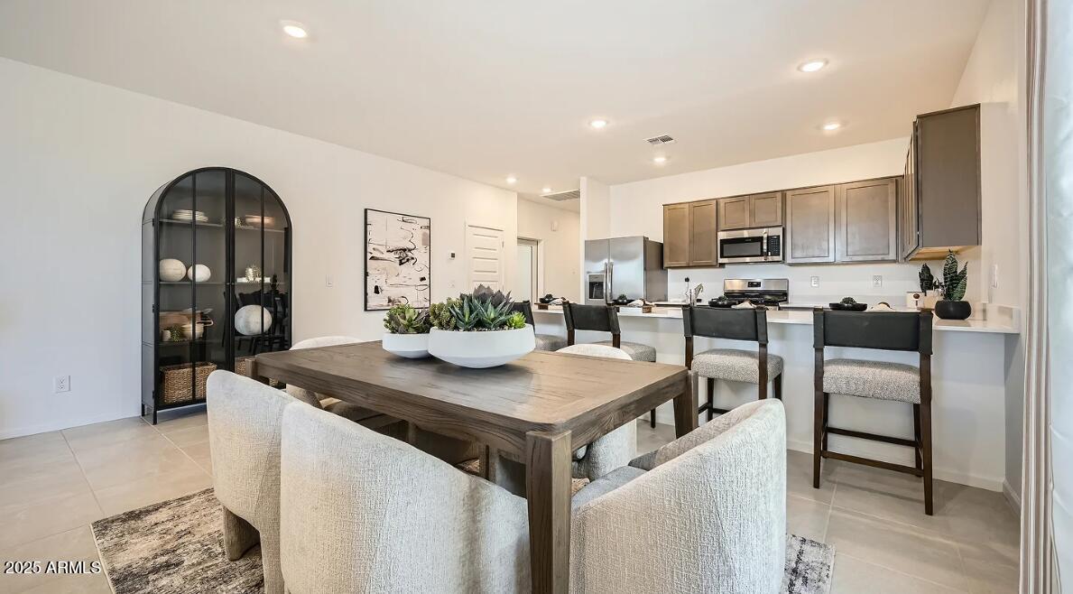 9533 W FLOWER Street