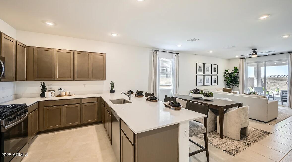 9533 W FLOWER Street