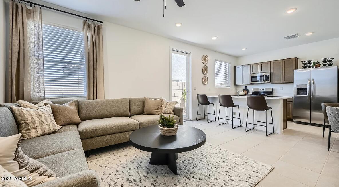 9533 W FLOWER Street