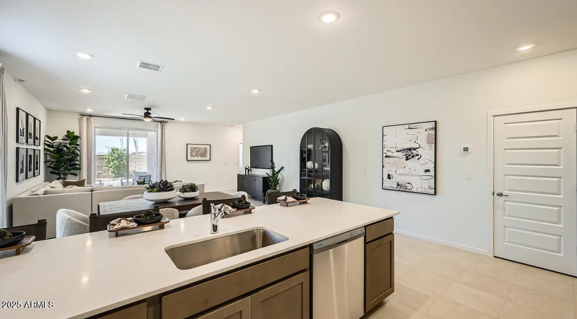 9533 W FLOWER Street