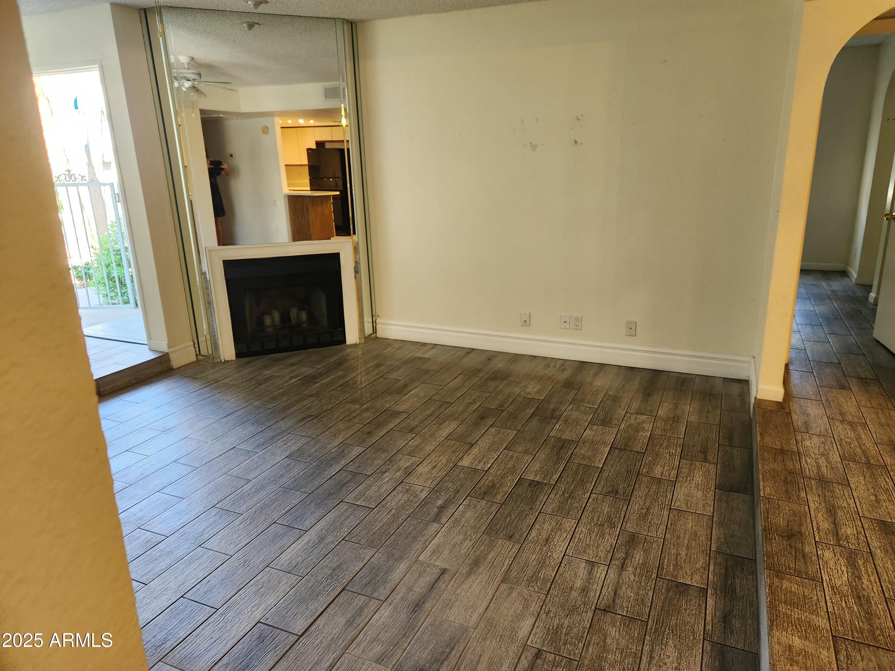 1820 E MORTEN Avenue, 112