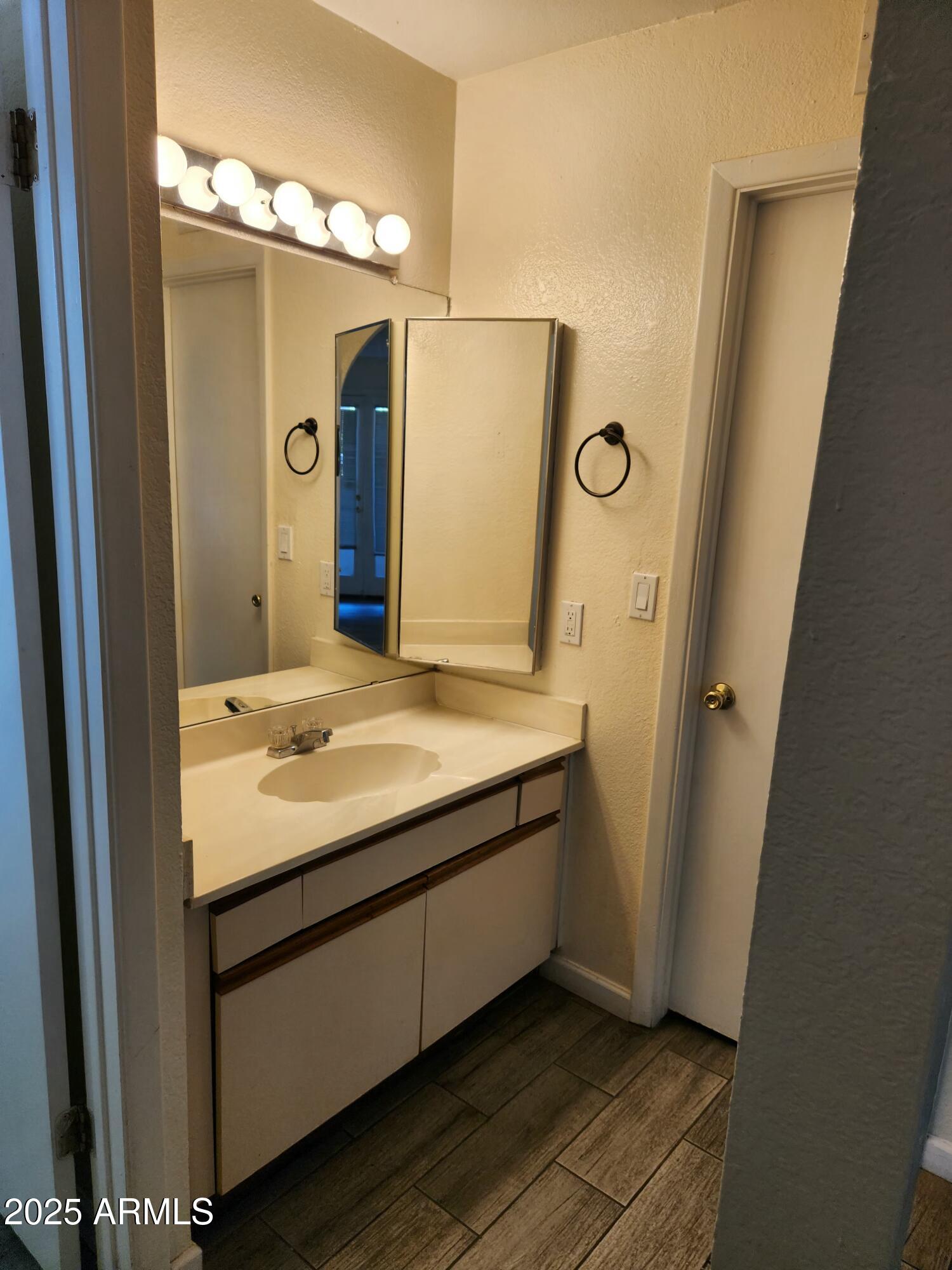 1820 E MORTEN Avenue, 112