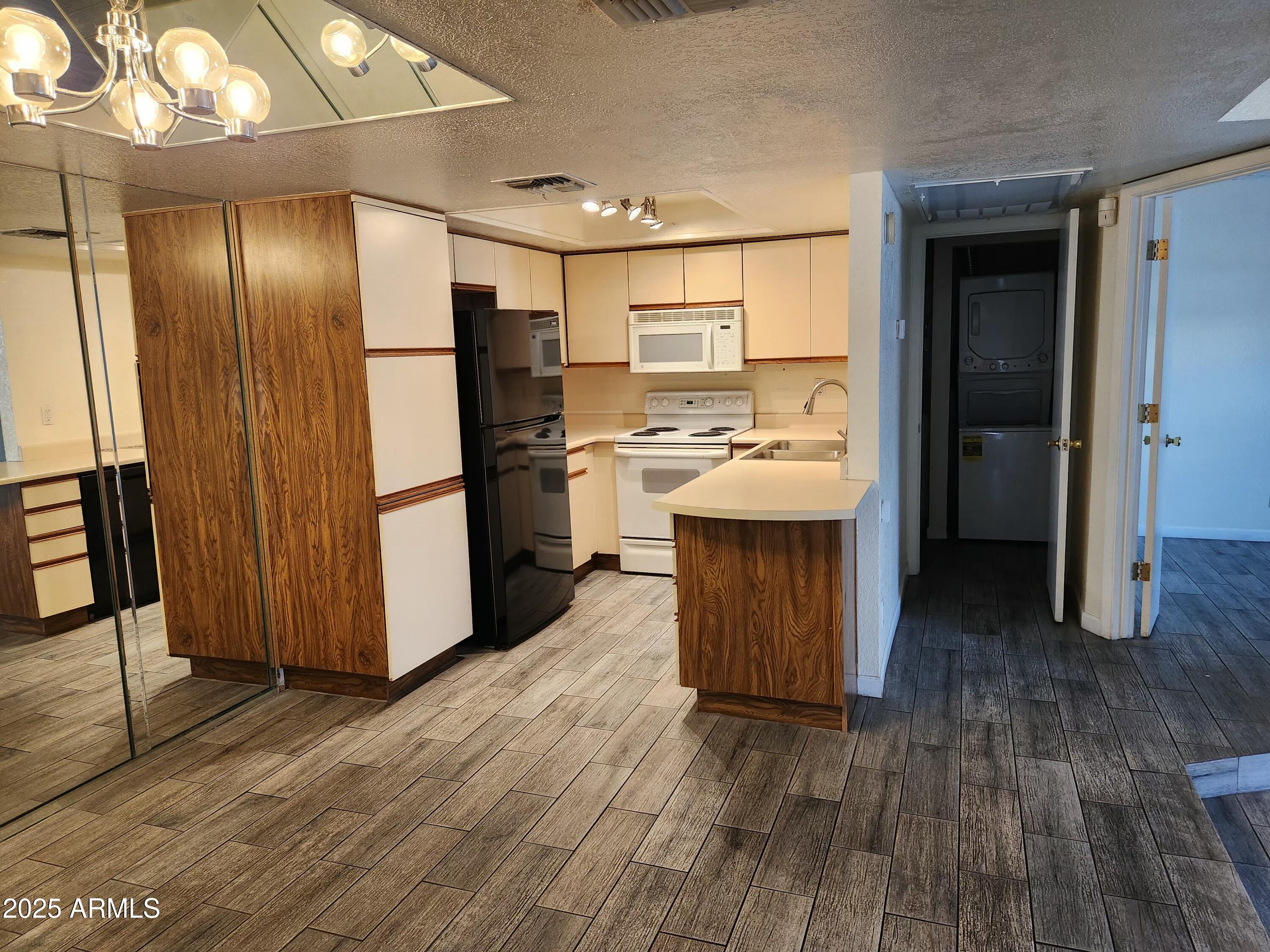 1820 E MORTEN Avenue, 112