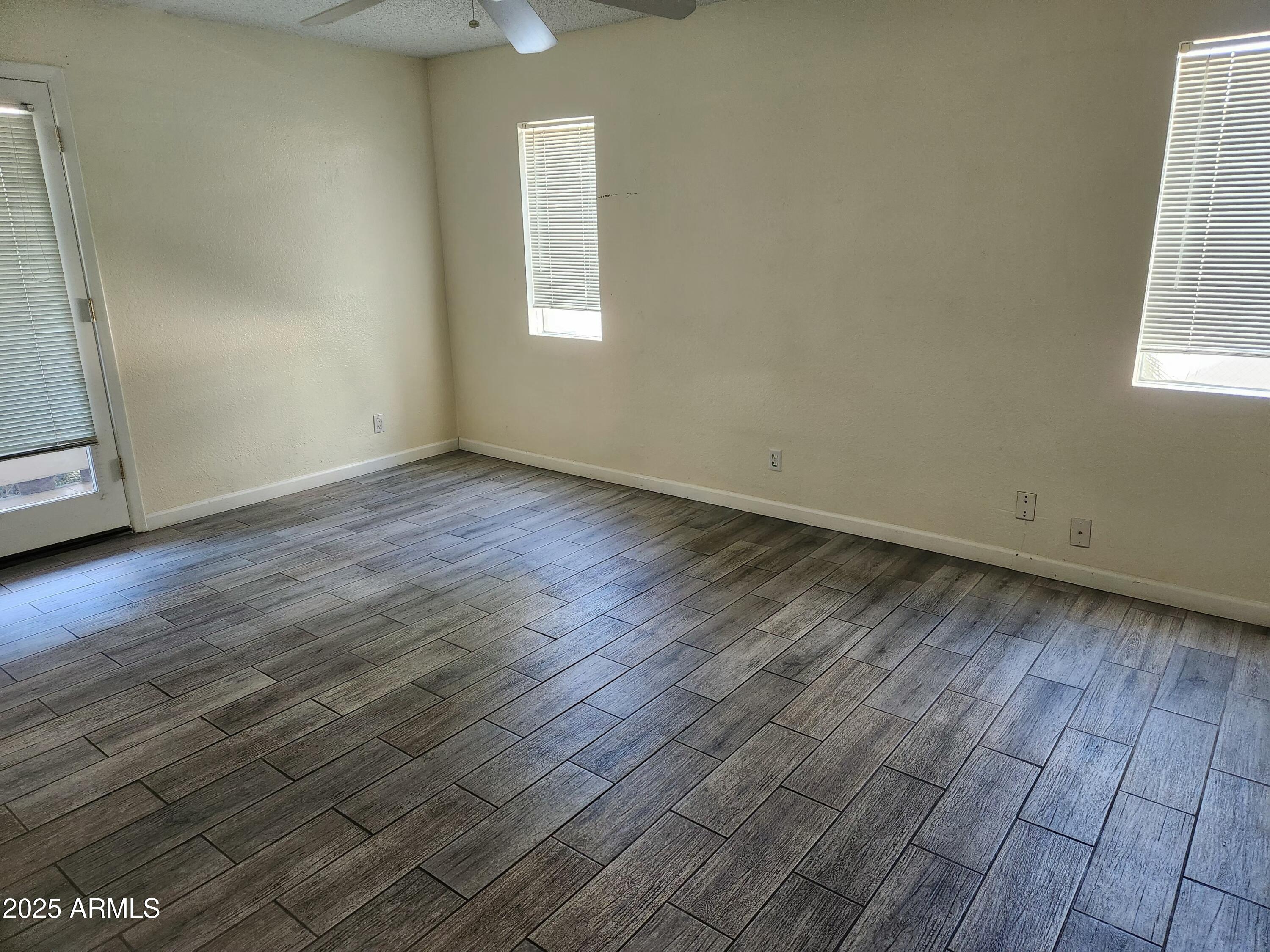 1820 E MORTEN Avenue, 112