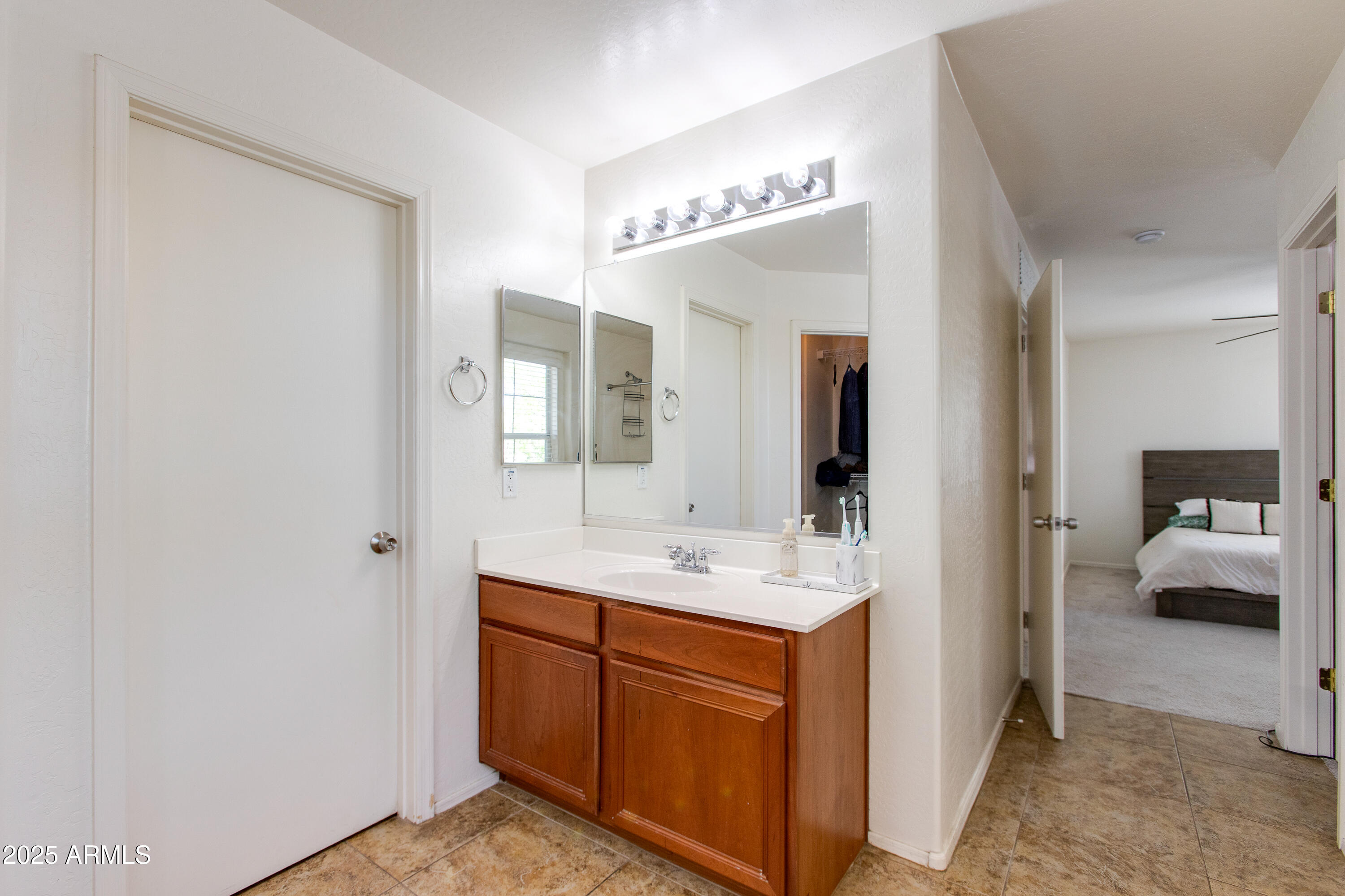 10023 W KINGMAN Street