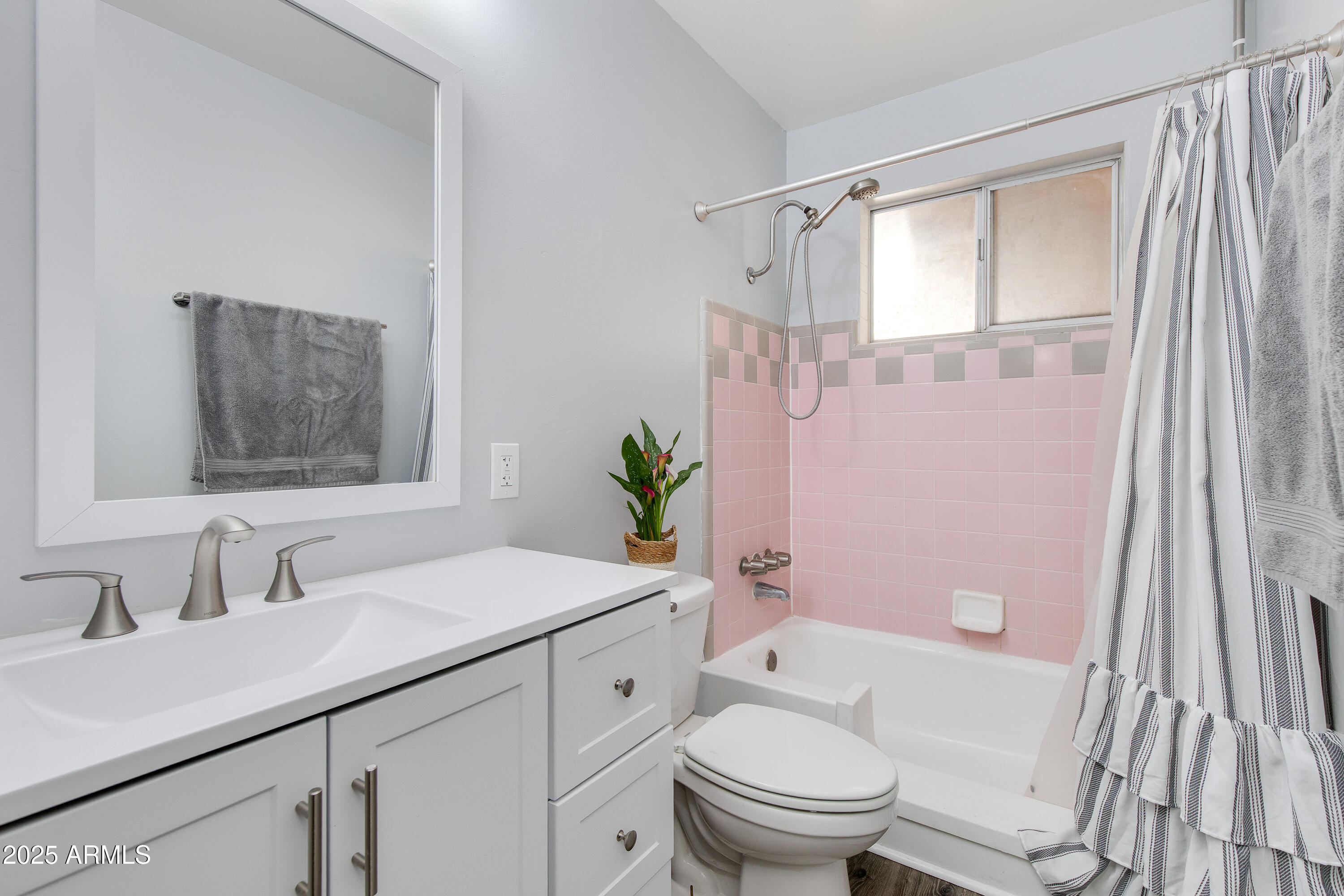 4819 E CAMBRIDGE Avenue