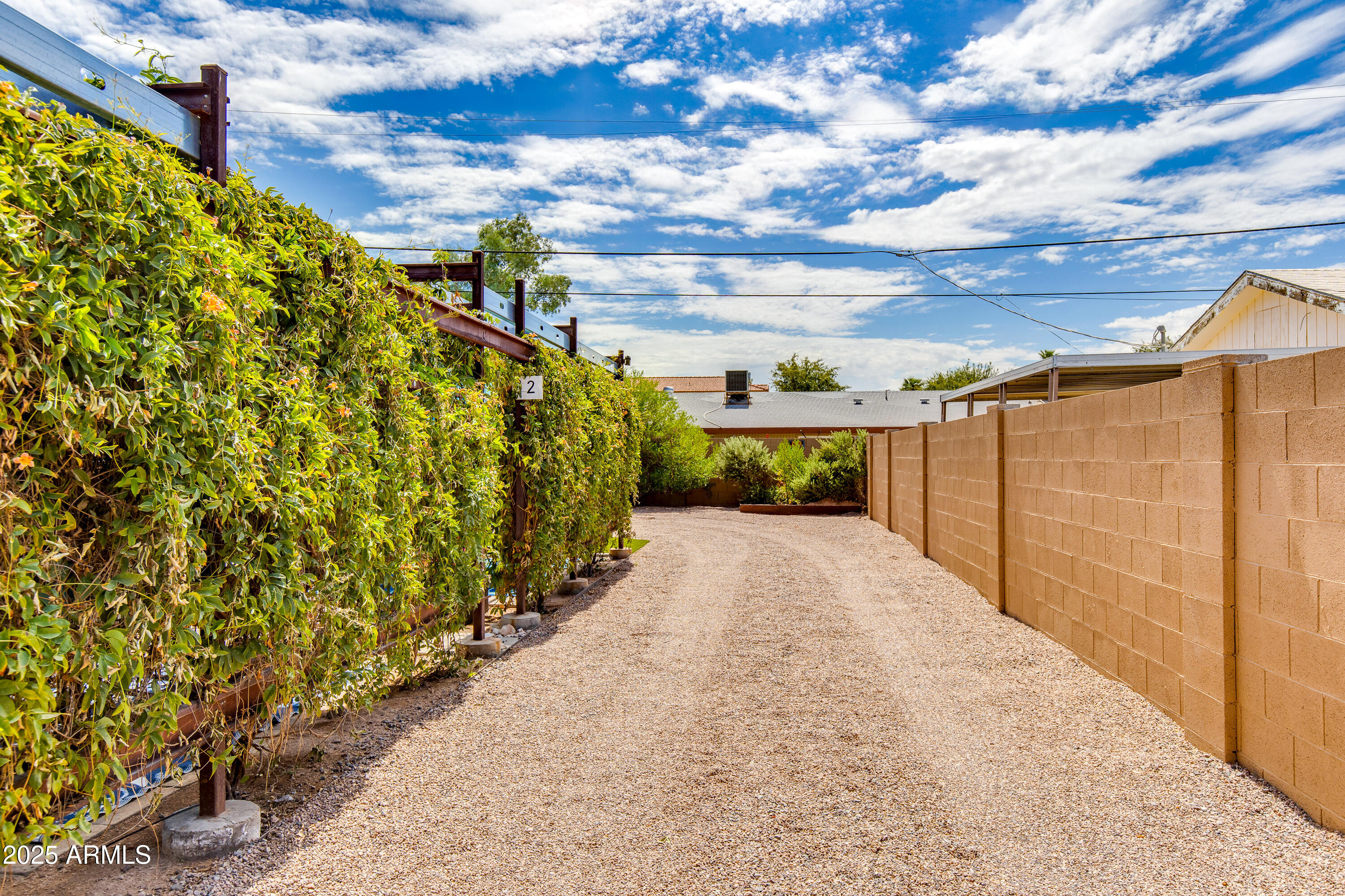 4819 E CAMBRIDGE Avenue