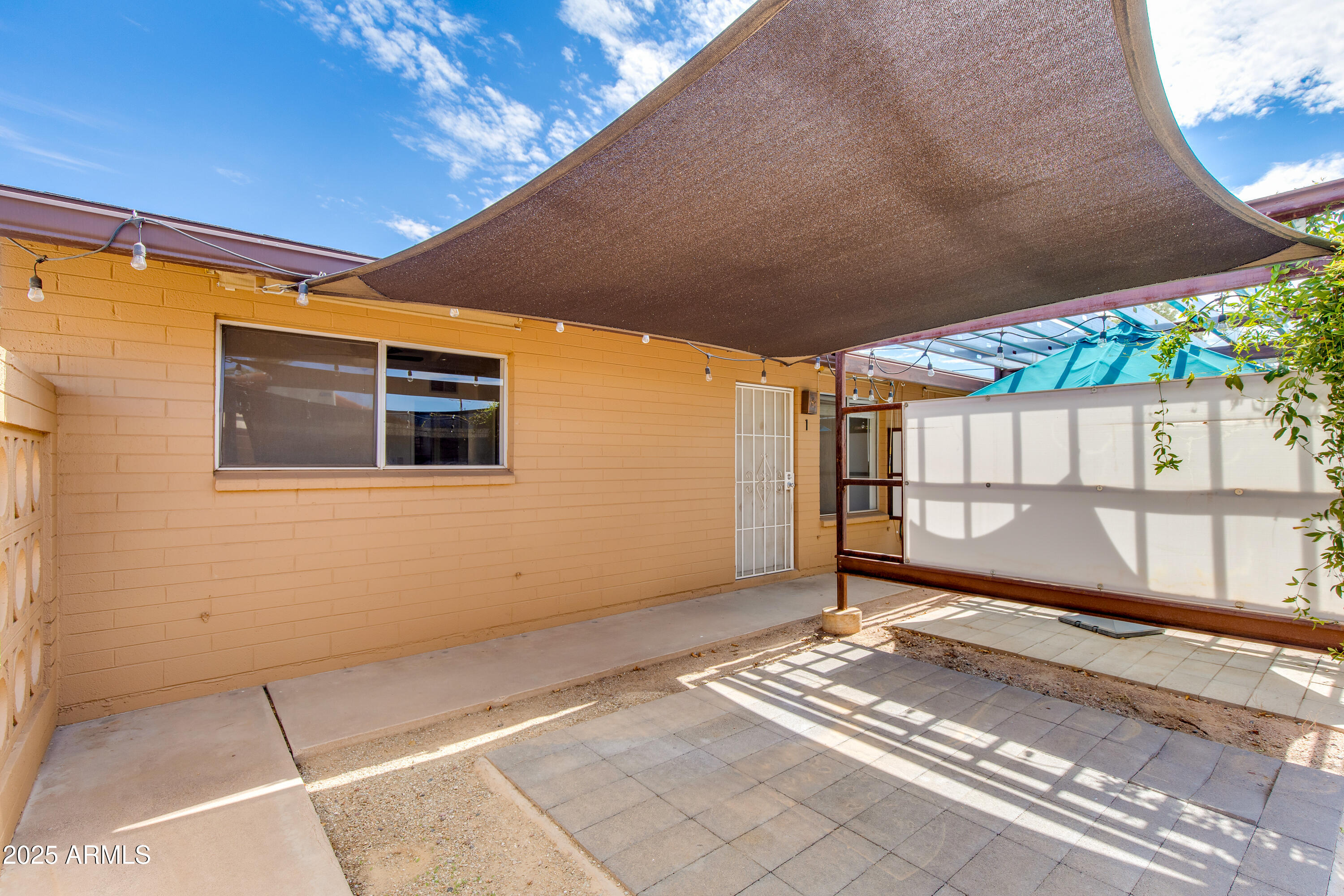 4819 E CAMBRIDGE Avenue