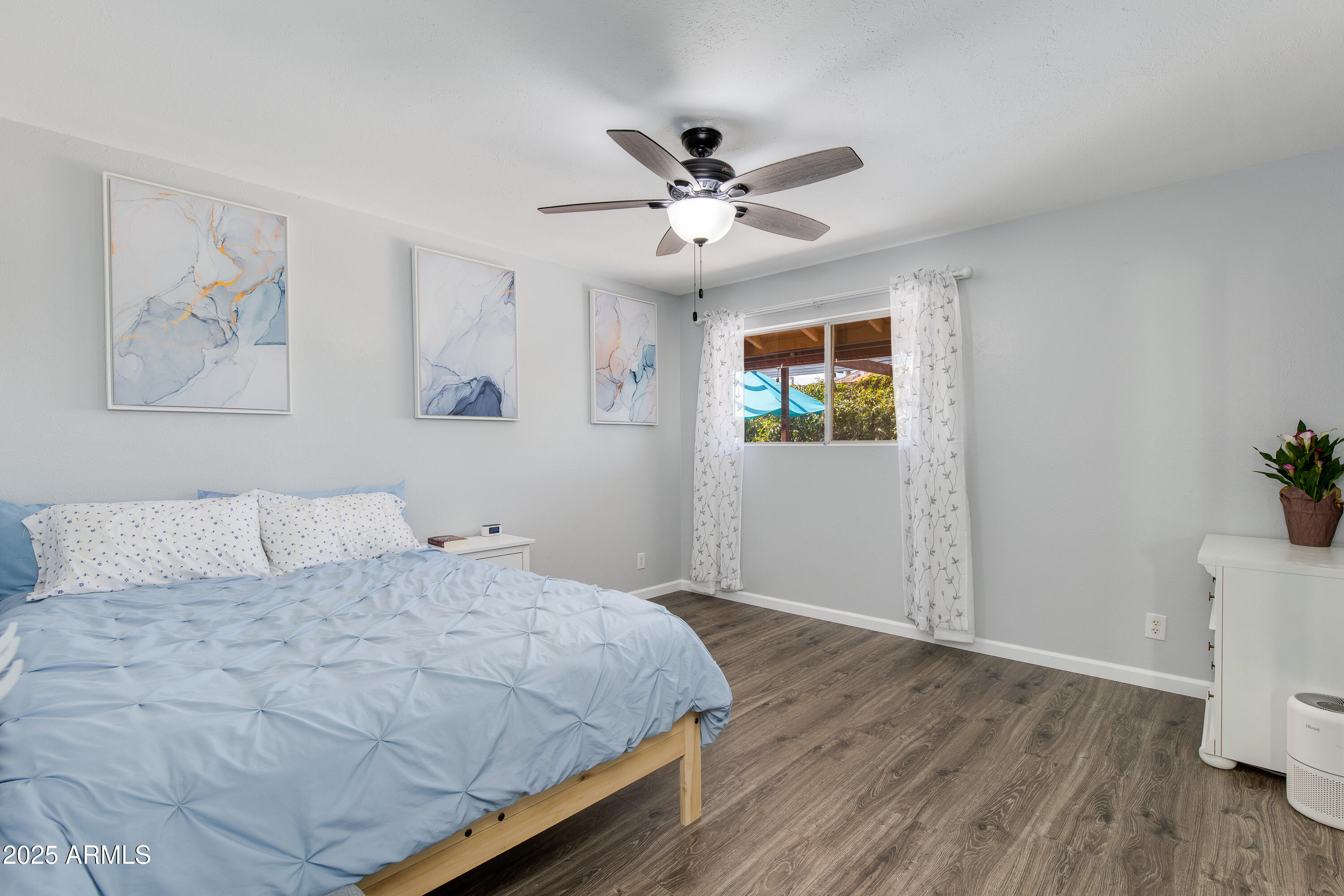 4819 E CAMBRIDGE Avenue