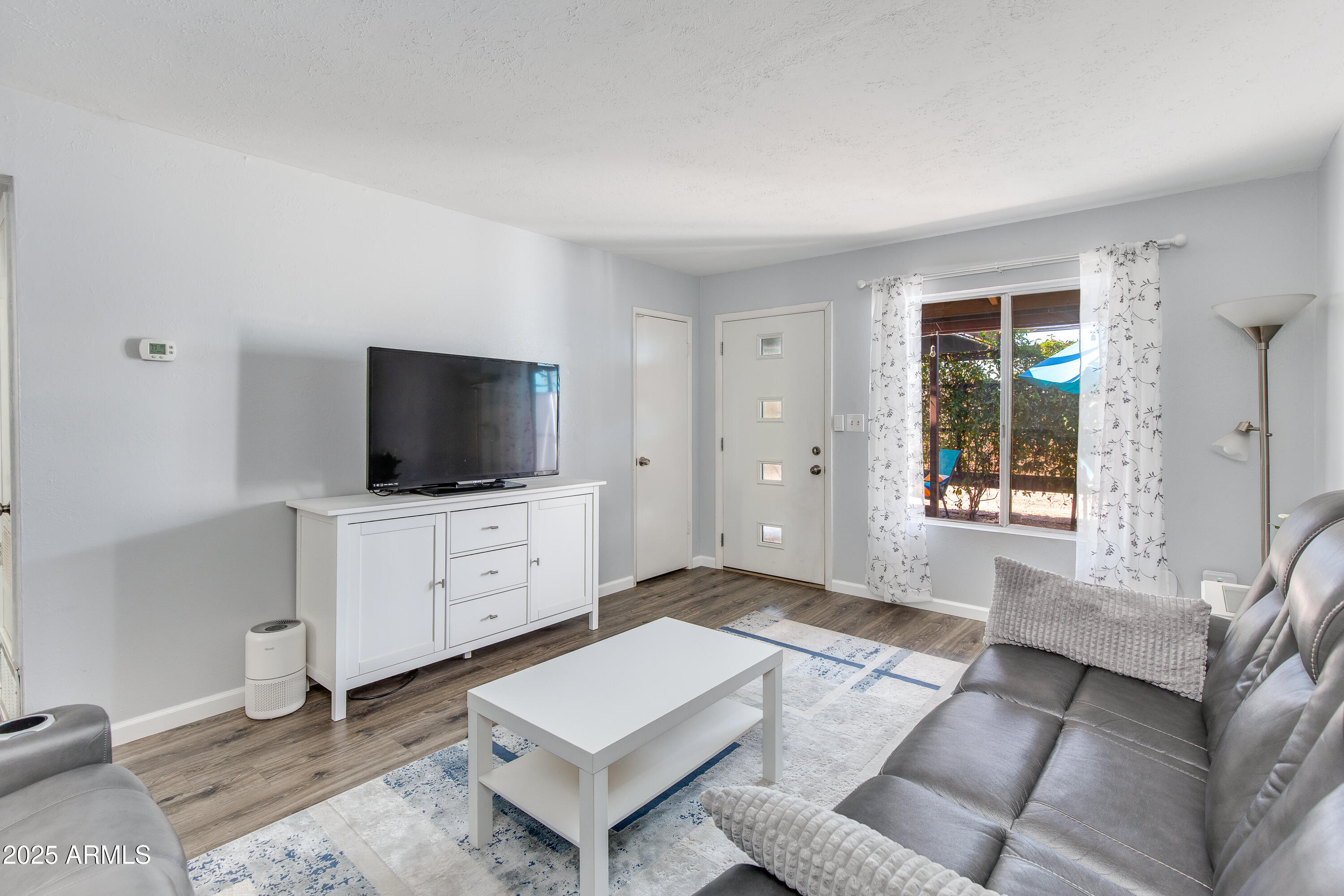 4819 E CAMBRIDGE Avenue