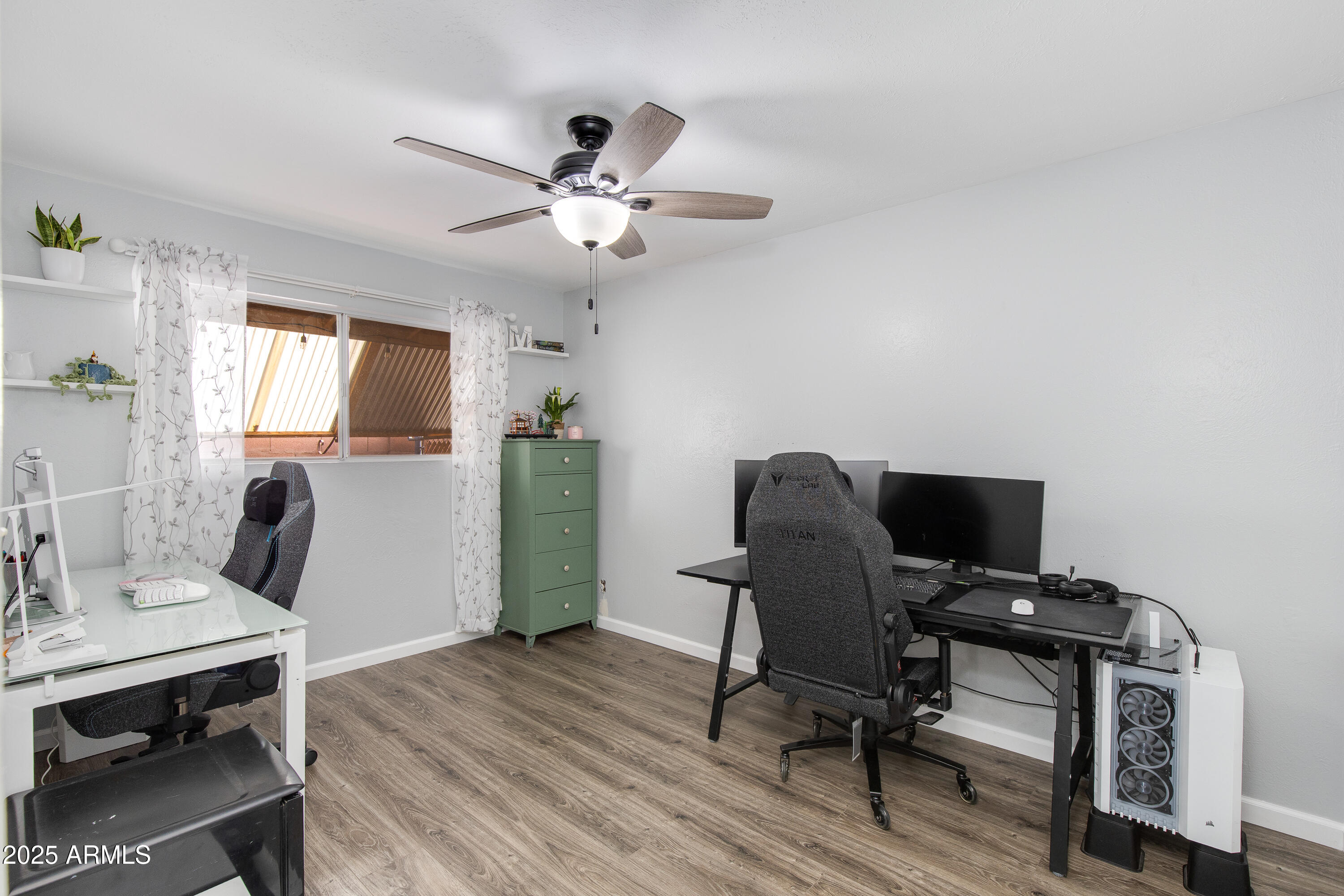 4819 E CAMBRIDGE Avenue