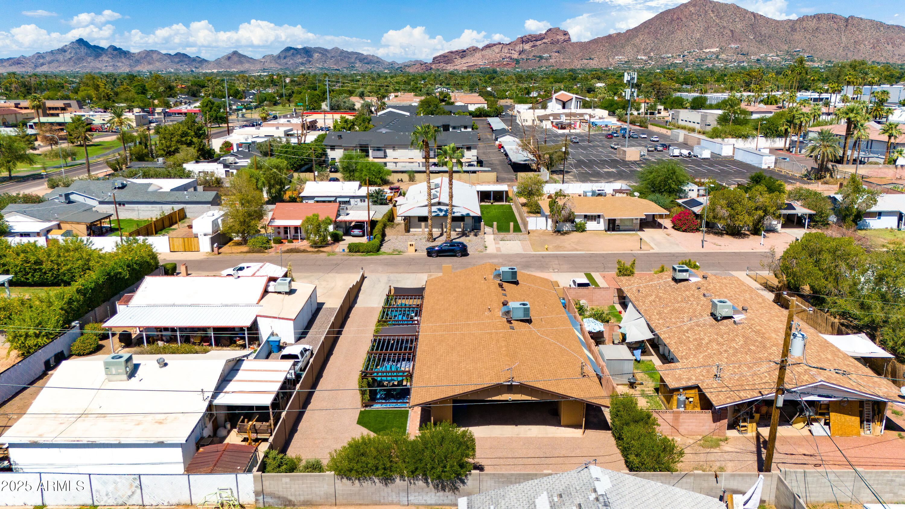 4819 E CAMBRIDGE Avenue