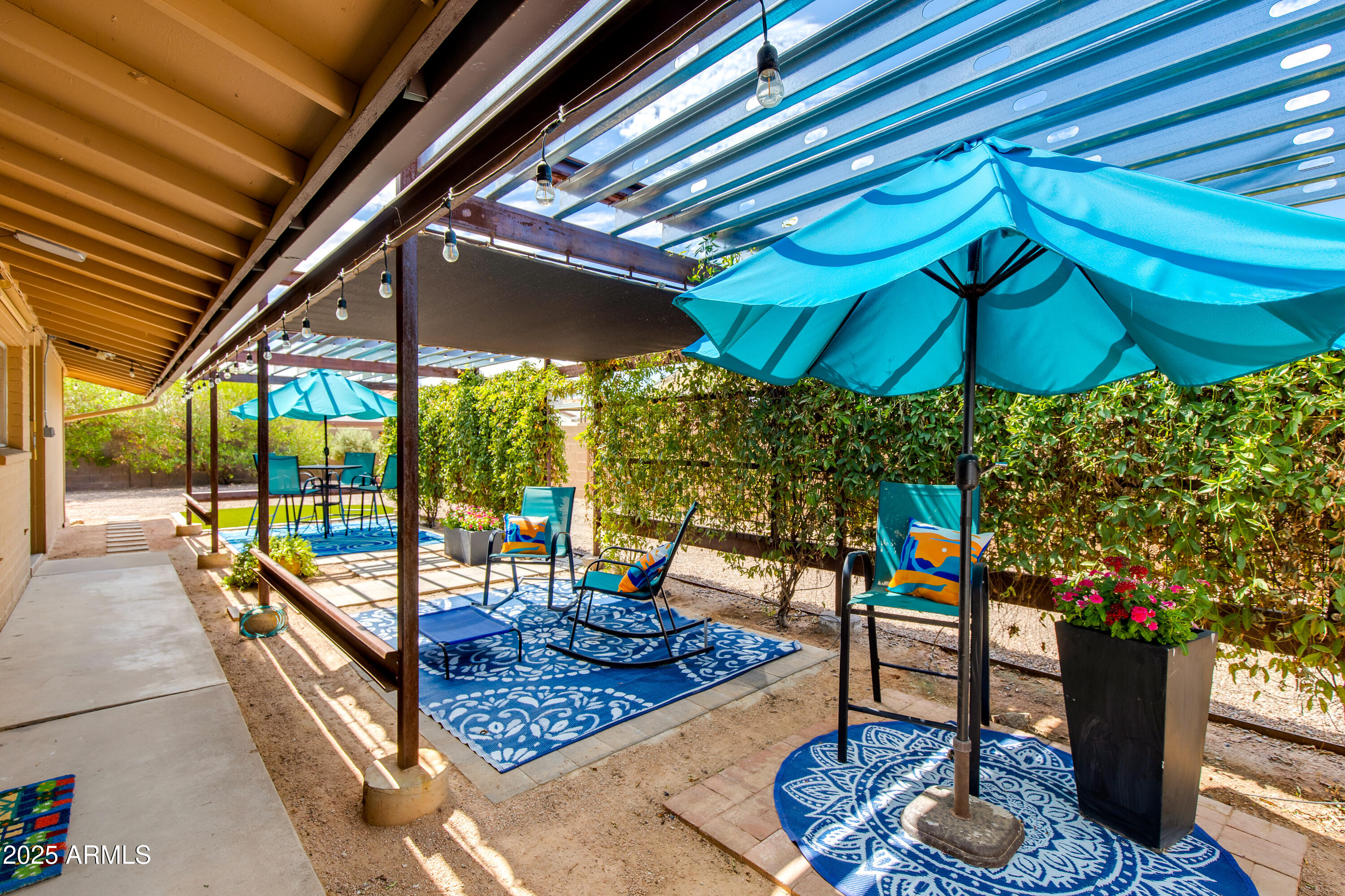 4819 E CAMBRIDGE Avenue