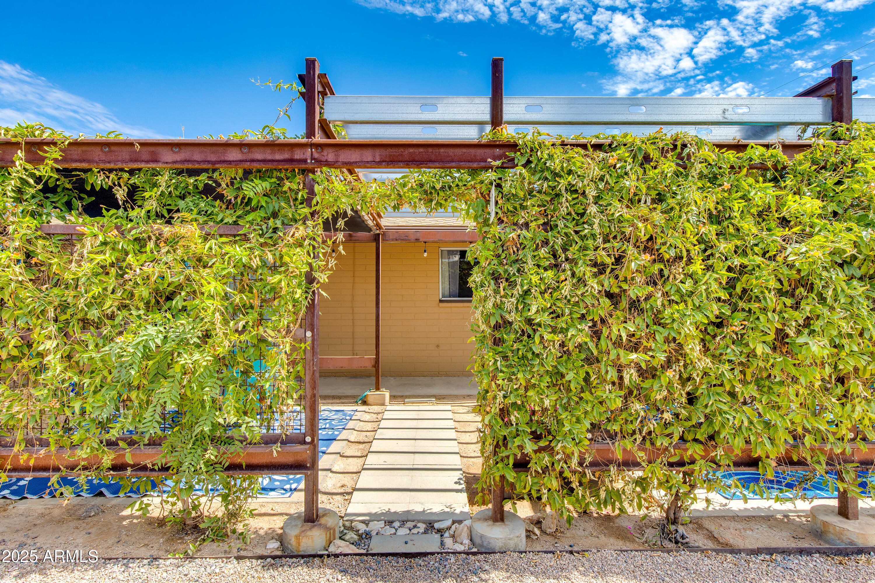 4819 E CAMBRIDGE Avenue