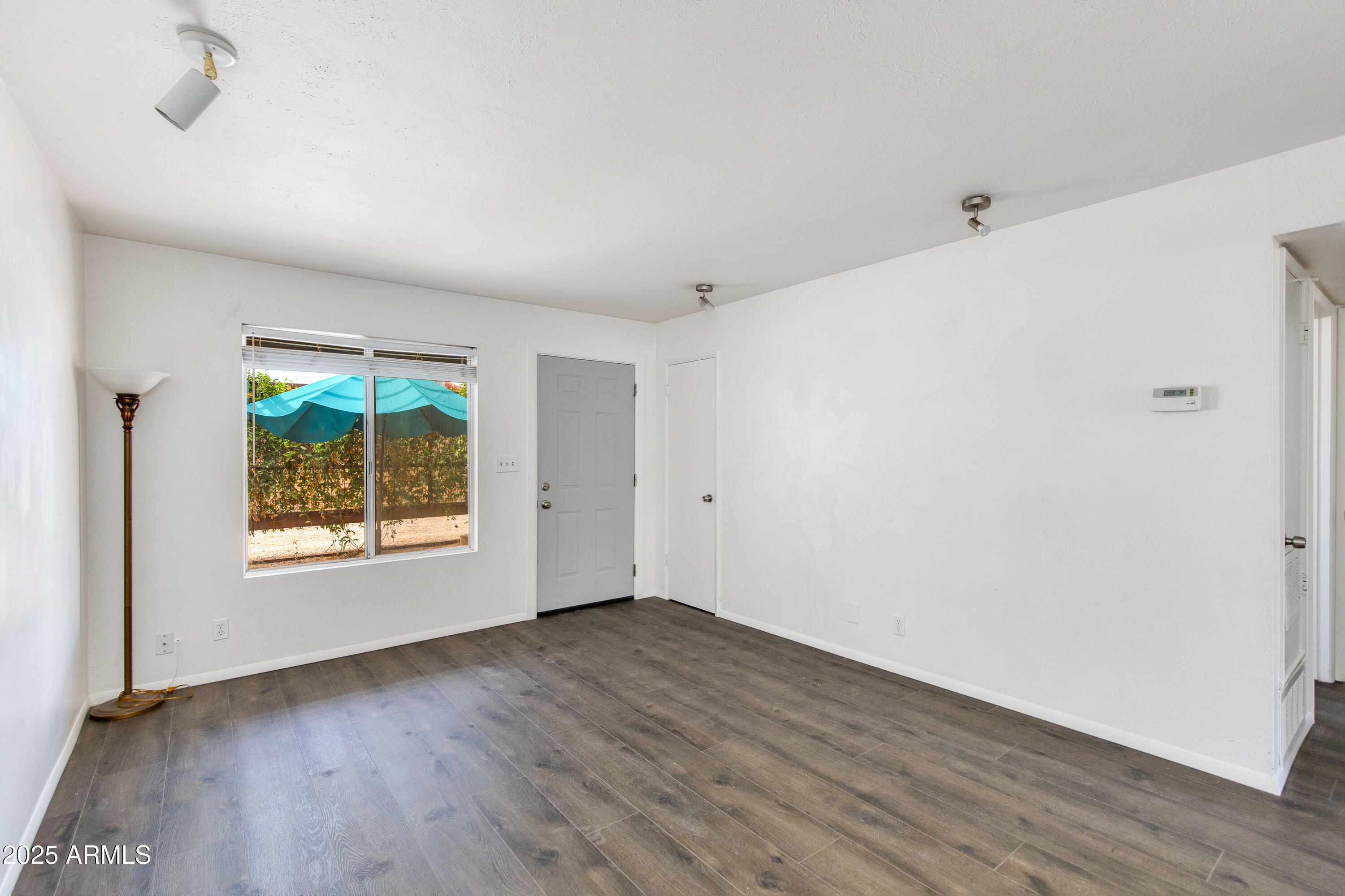 4819 E CAMBRIDGE Avenue