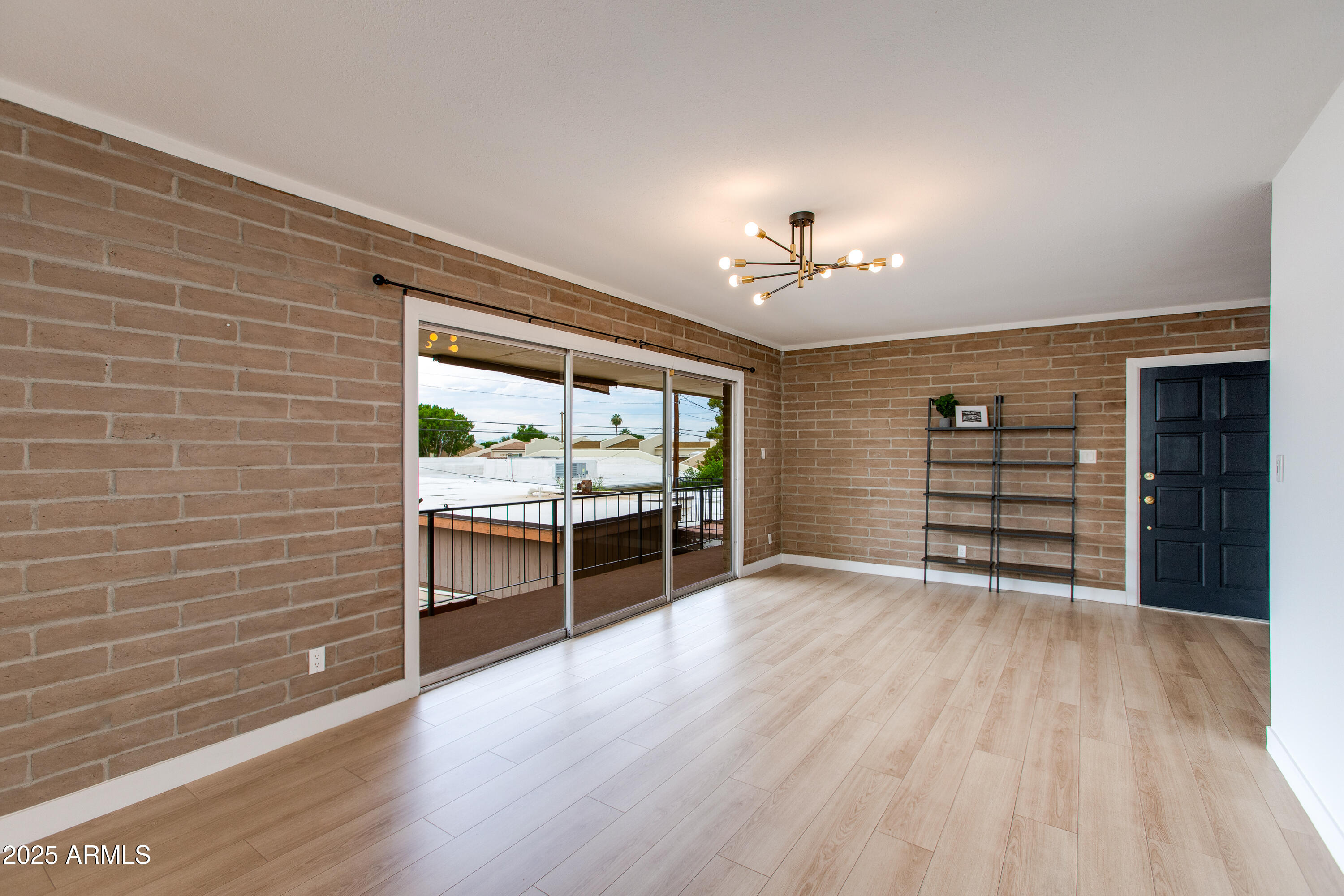 1901 E Missouri Avenue, 219