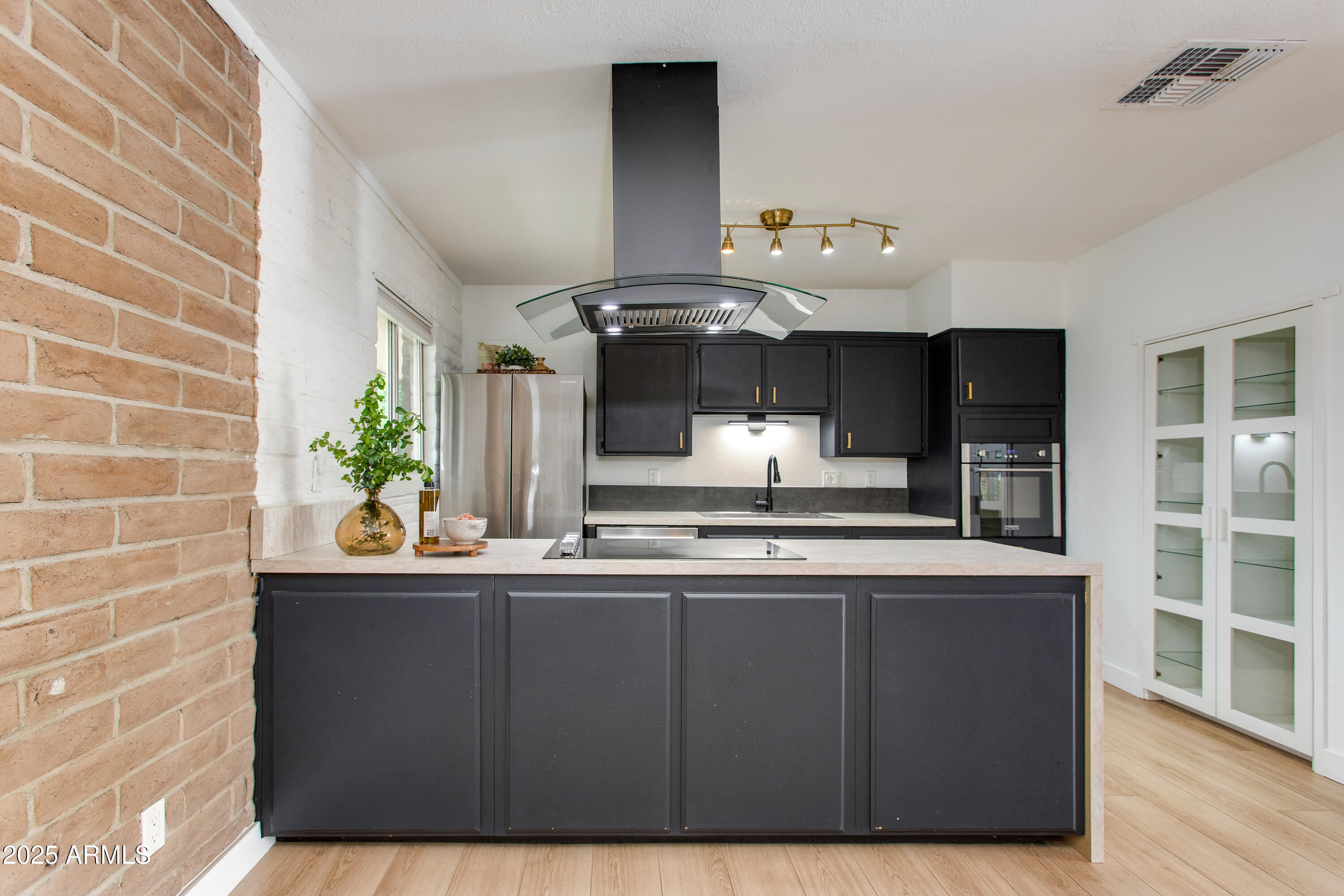 1901 E Missouri Avenue, 219