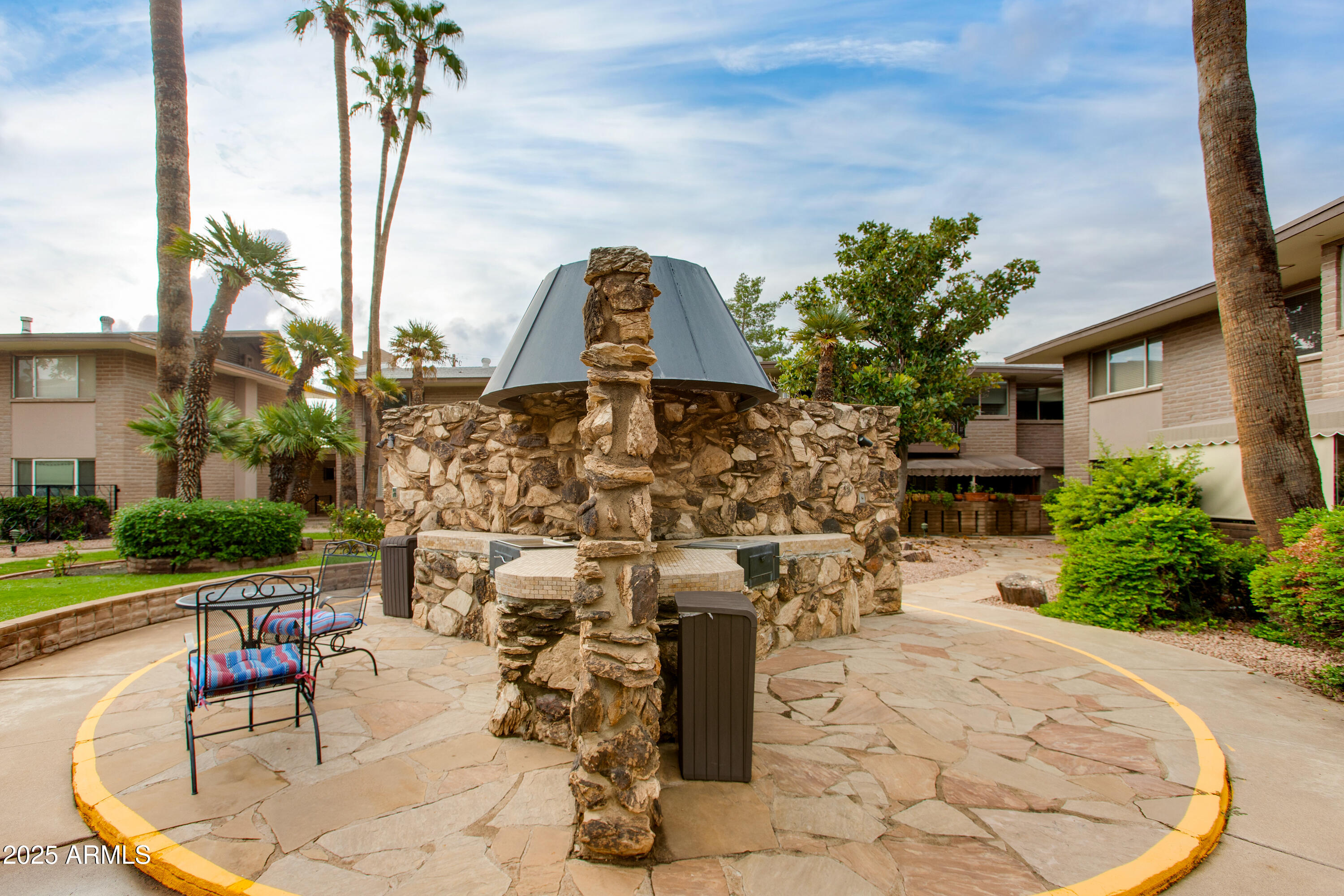 1901 E Missouri Avenue, 219