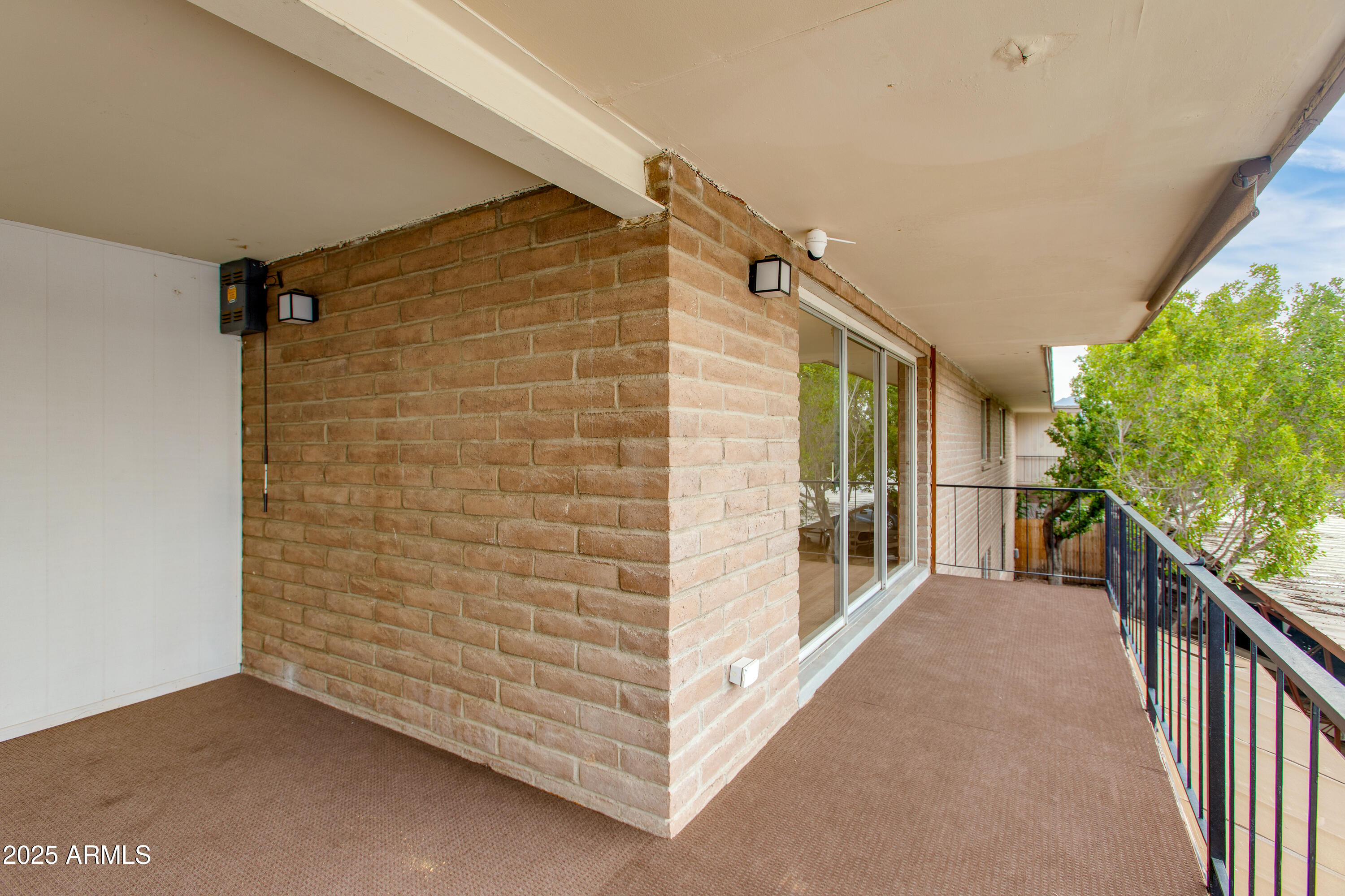 1901 E Missouri Avenue, 219