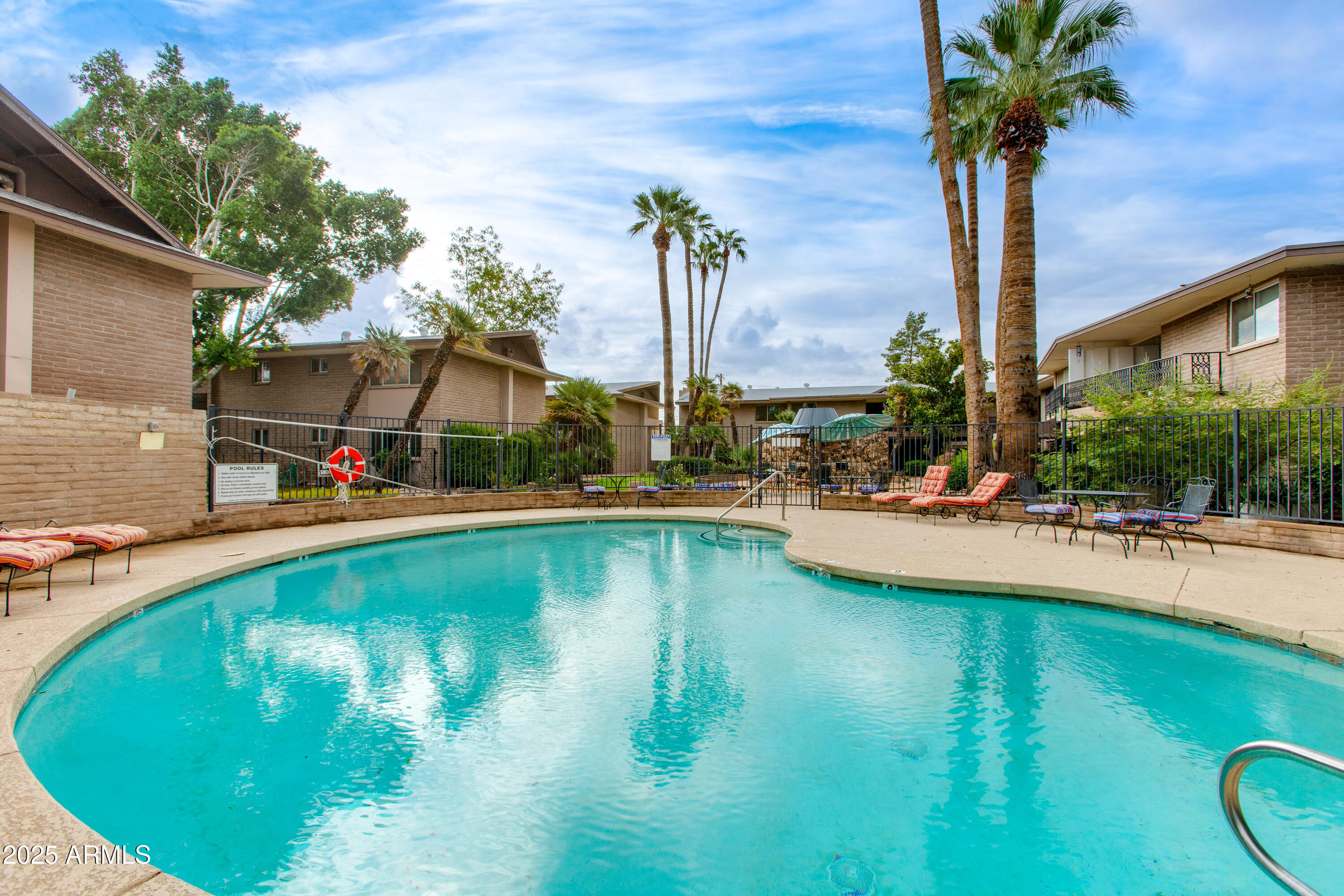 1901 E Missouri Avenue, 219