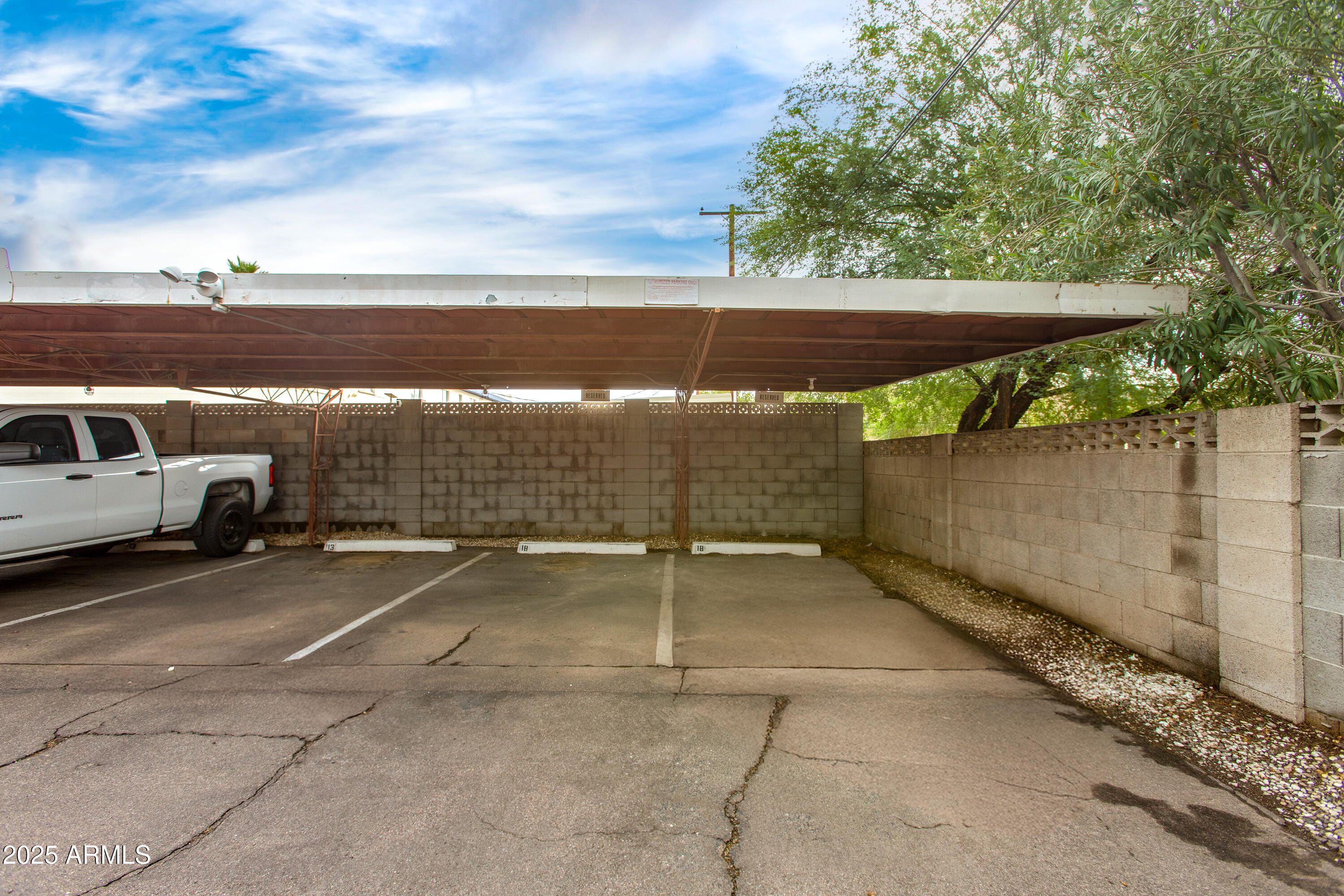 1901 E Missouri Avenue, 219