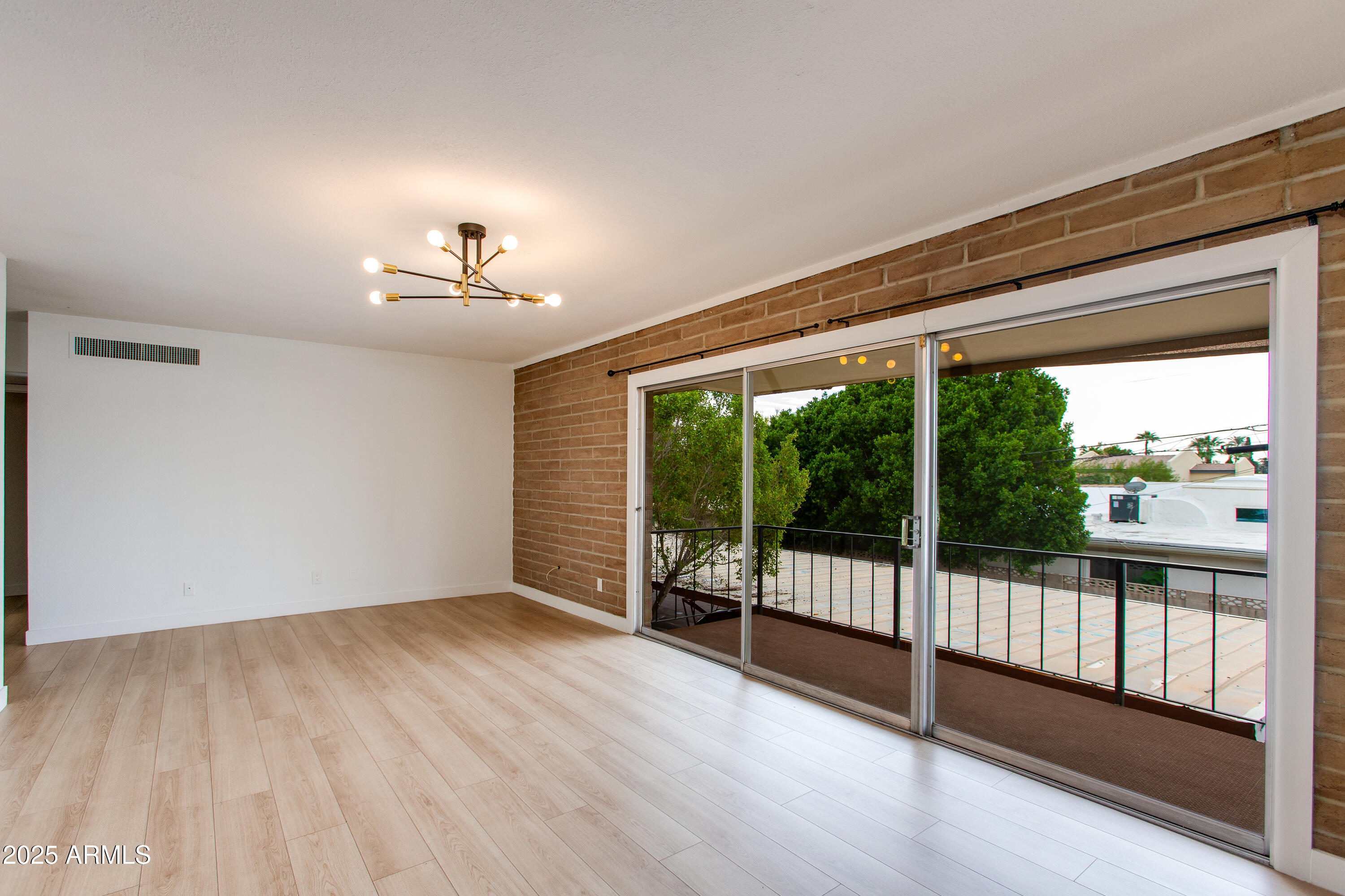 1901 E Missouri Avenue, 219