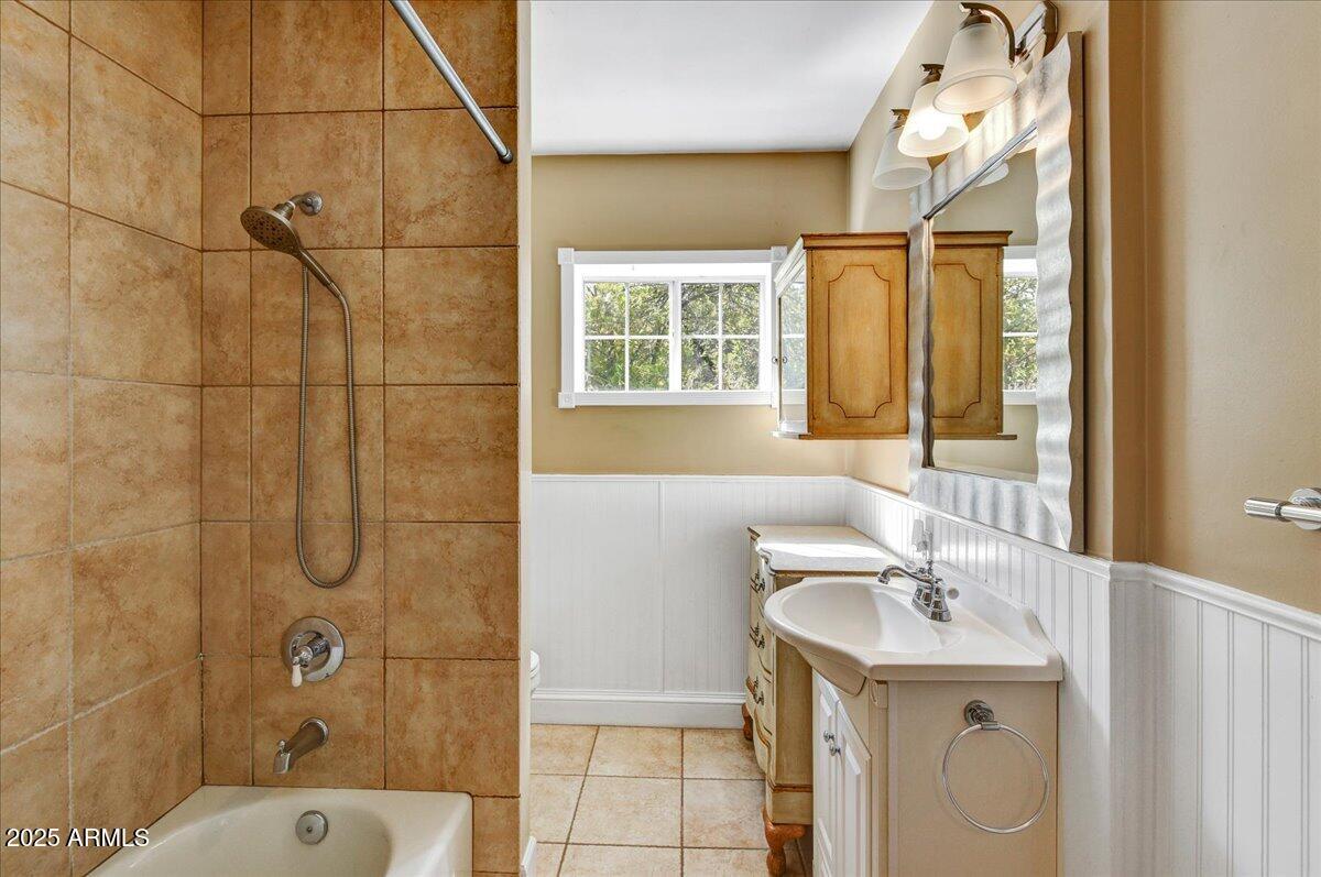 4015 E CHEERY LYNN Road